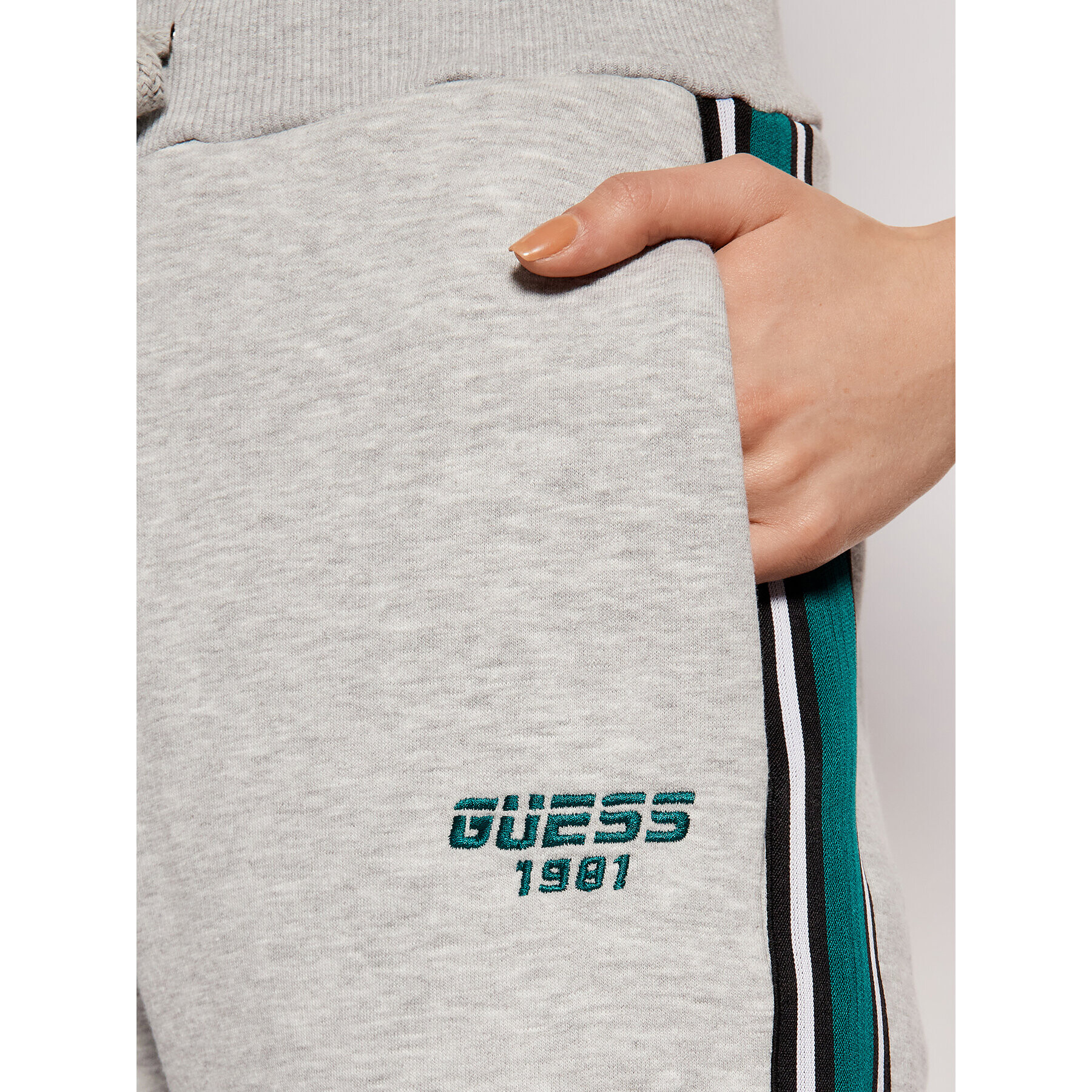 Guess Teplákové kalhoty O1RA32 FL03Y Šedá Regular Fit - Pepit.cz