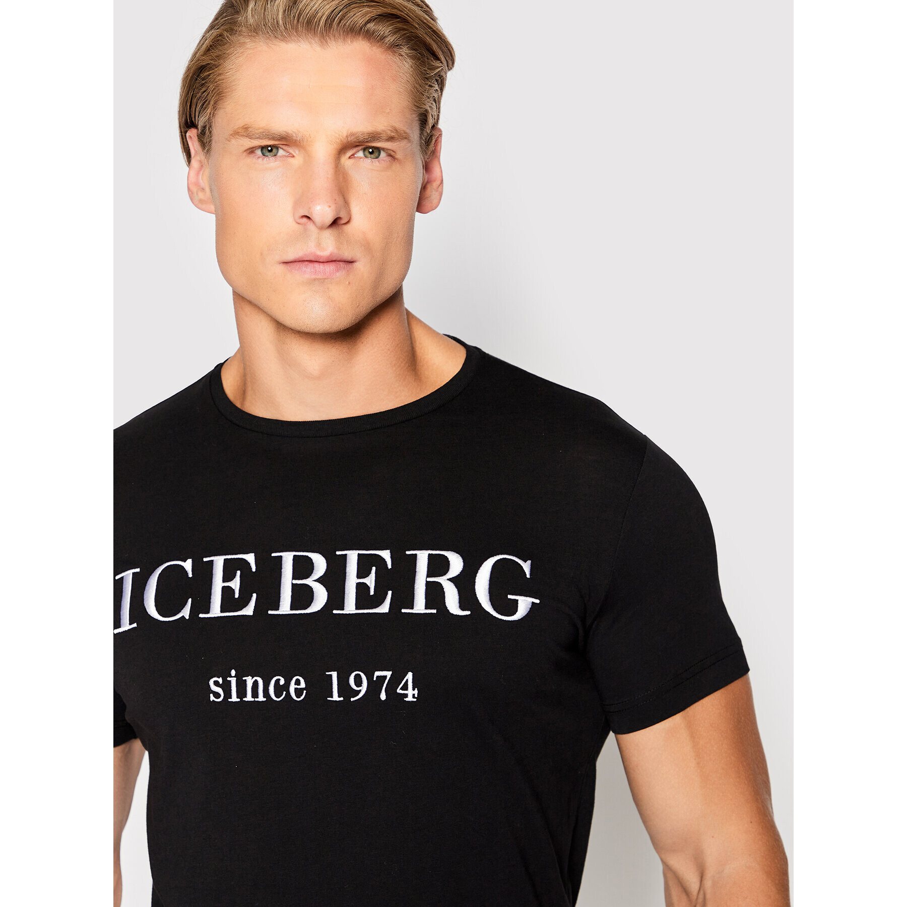 Iceberg T-Shirt 22II1P0F0146301 Černá Regular Fit - Pepit.cz