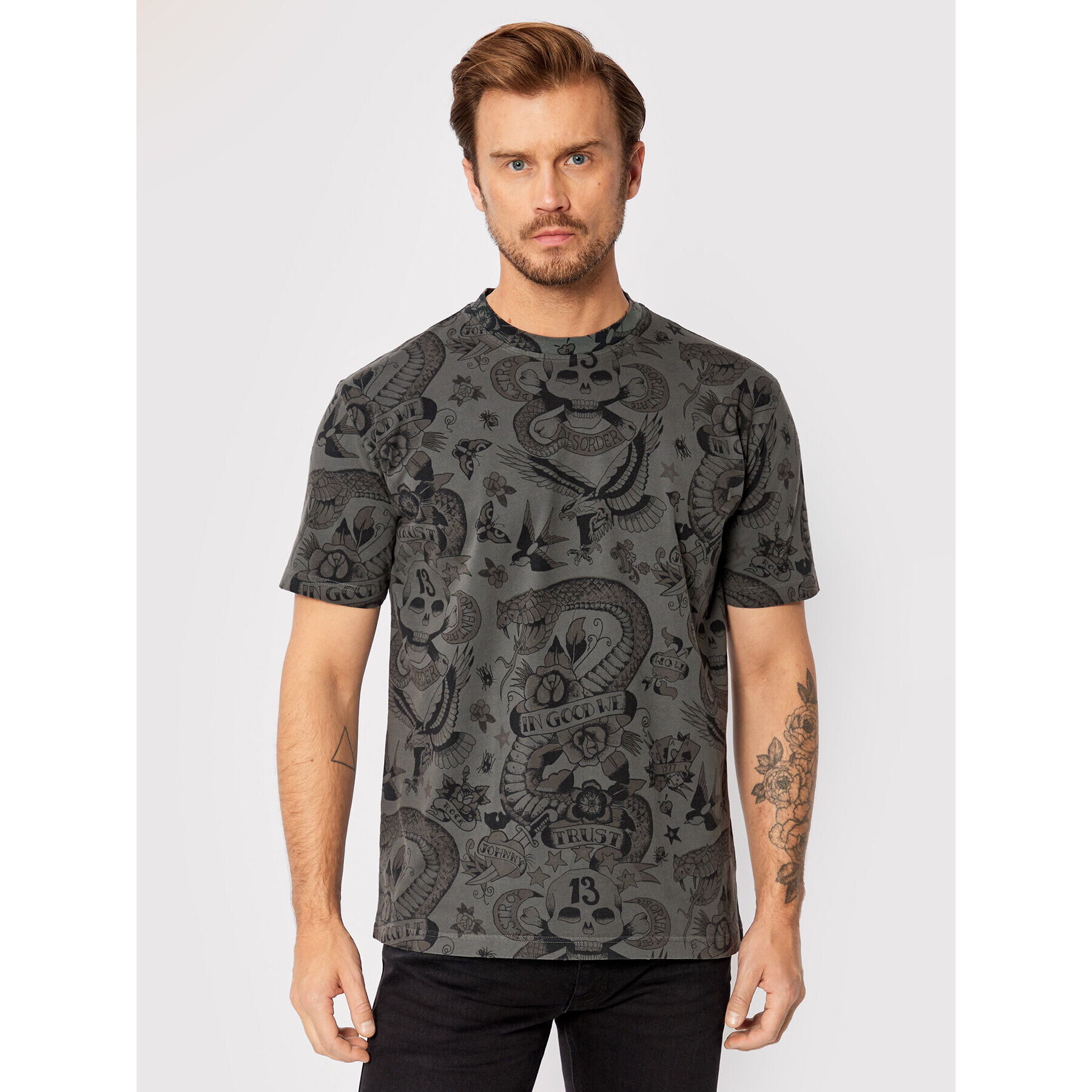 John Richmond T-Shirt Tattoo Print RMA22077TS Šedá Regular Fit - Pepit.cz