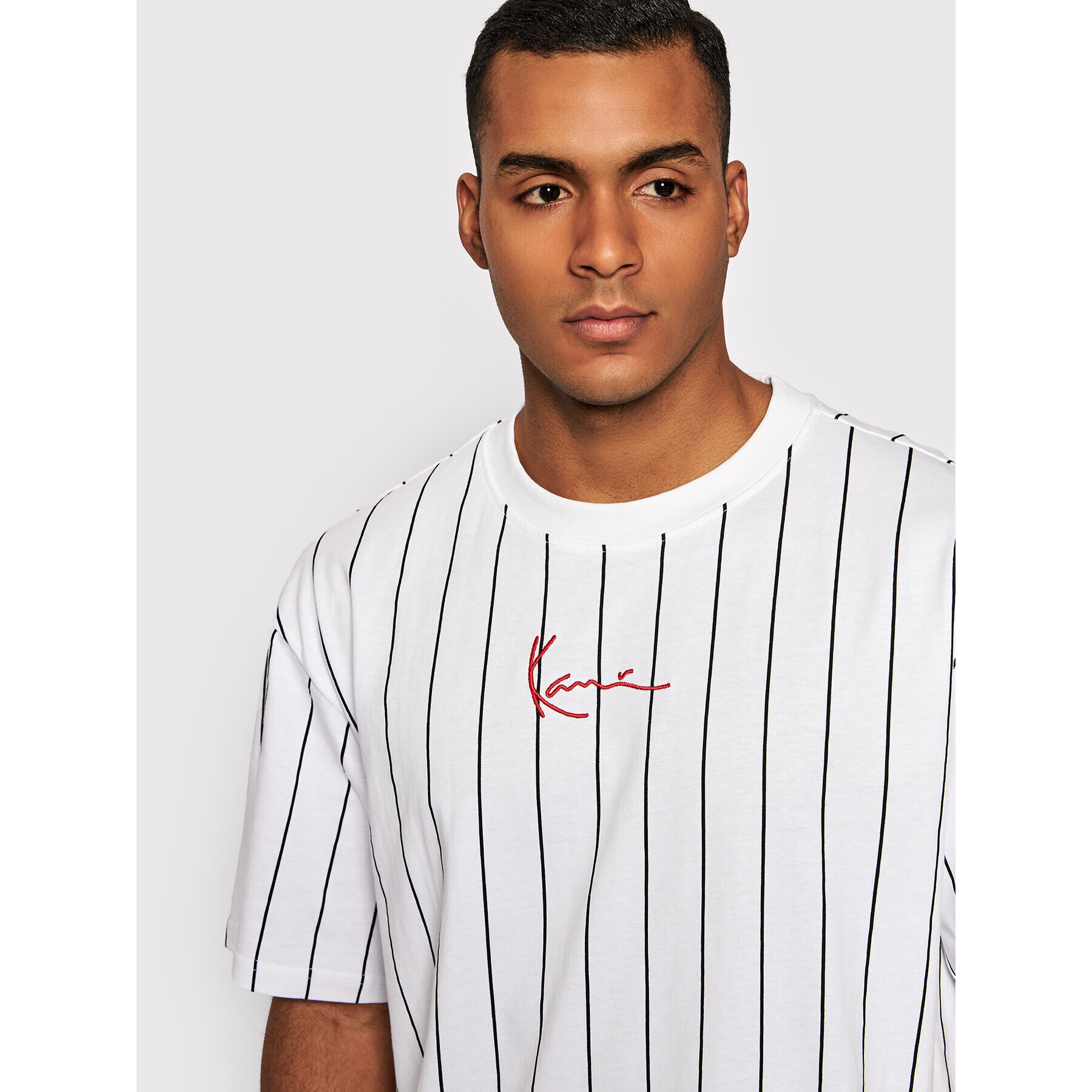 Karl Kani T-Shirt Signature Pinstripe 6030152 Bílá Regular Fit - Pepit.cz