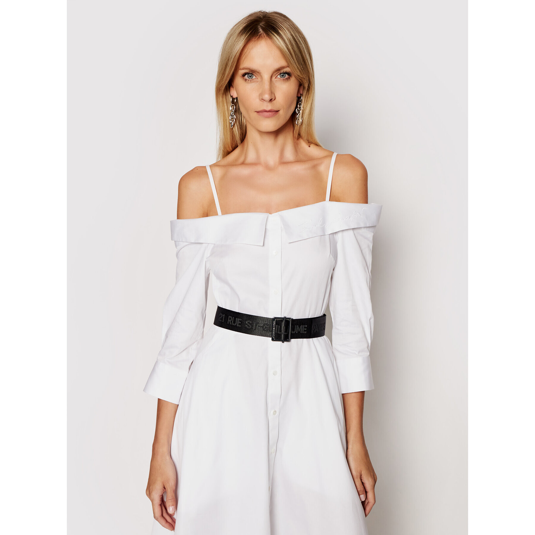 KARL LAGERFELD Košilové šaty Cold Shoulder 211W1303 Bílá Regular Fit - Pepit.cz