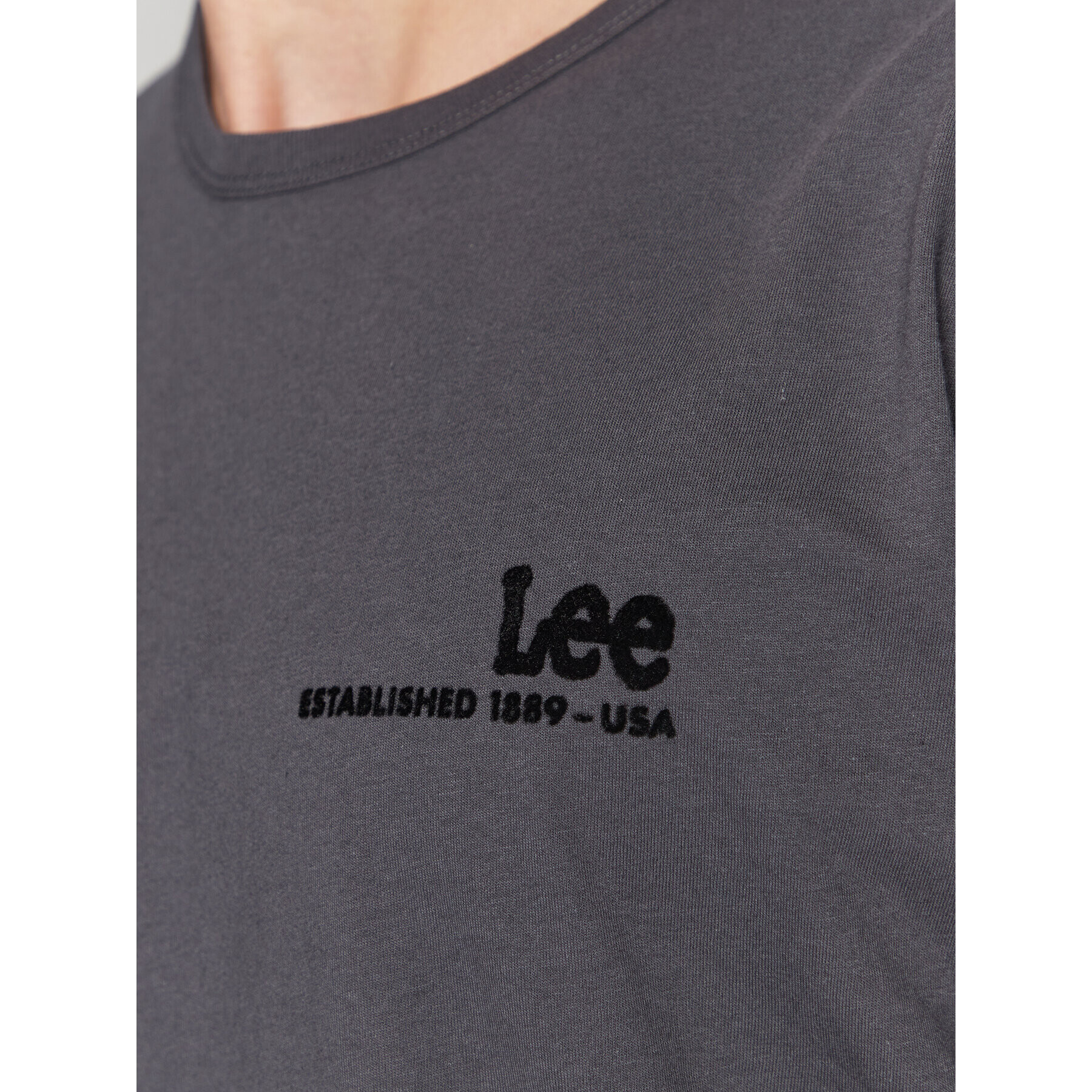 Lee T-Shirt Small Logo L68WFEON 112321824 Šedá Regular Fit - Pepit.cz