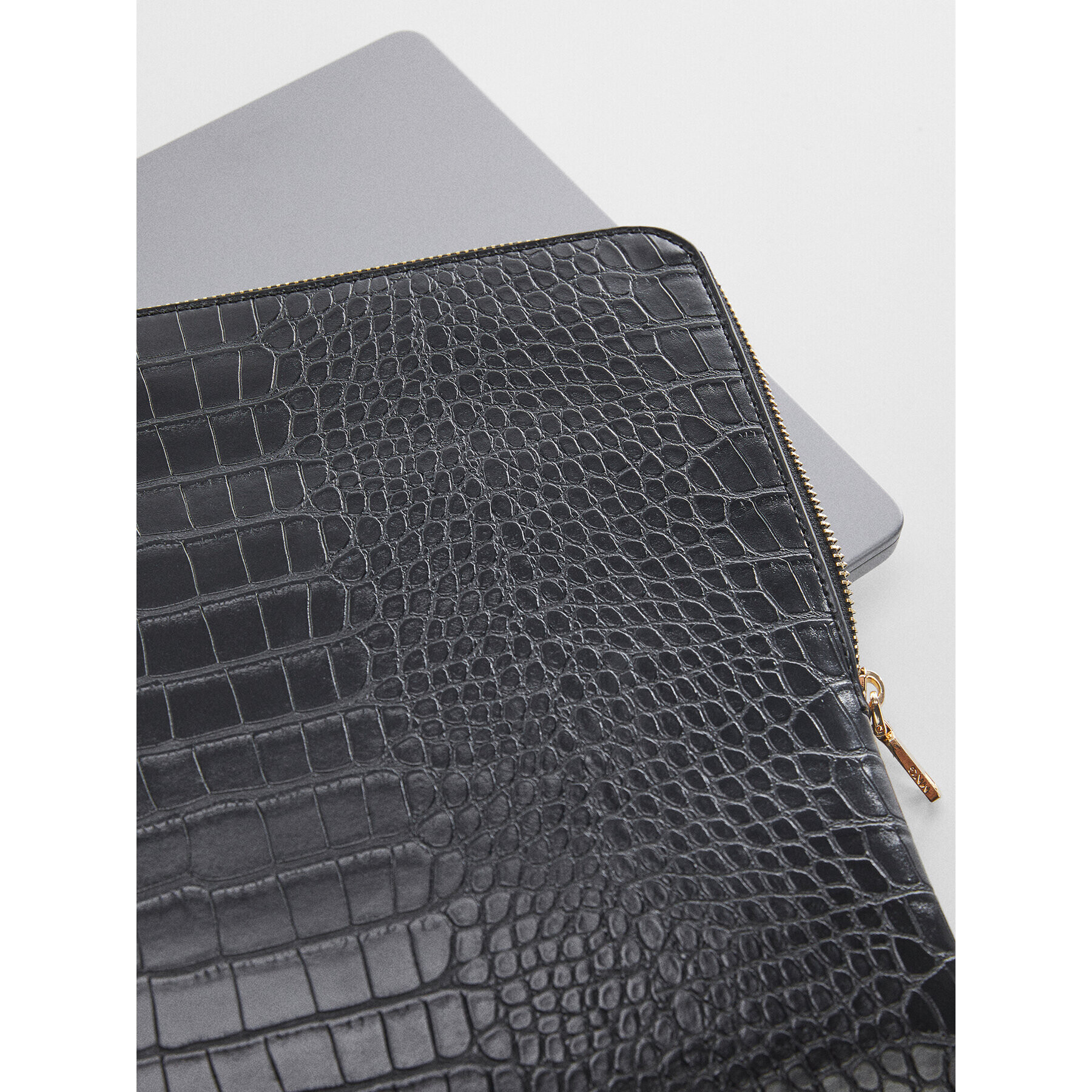 Mango Pouzdro Na Notebook Leticia 57030260 Černá - Pepit.cz