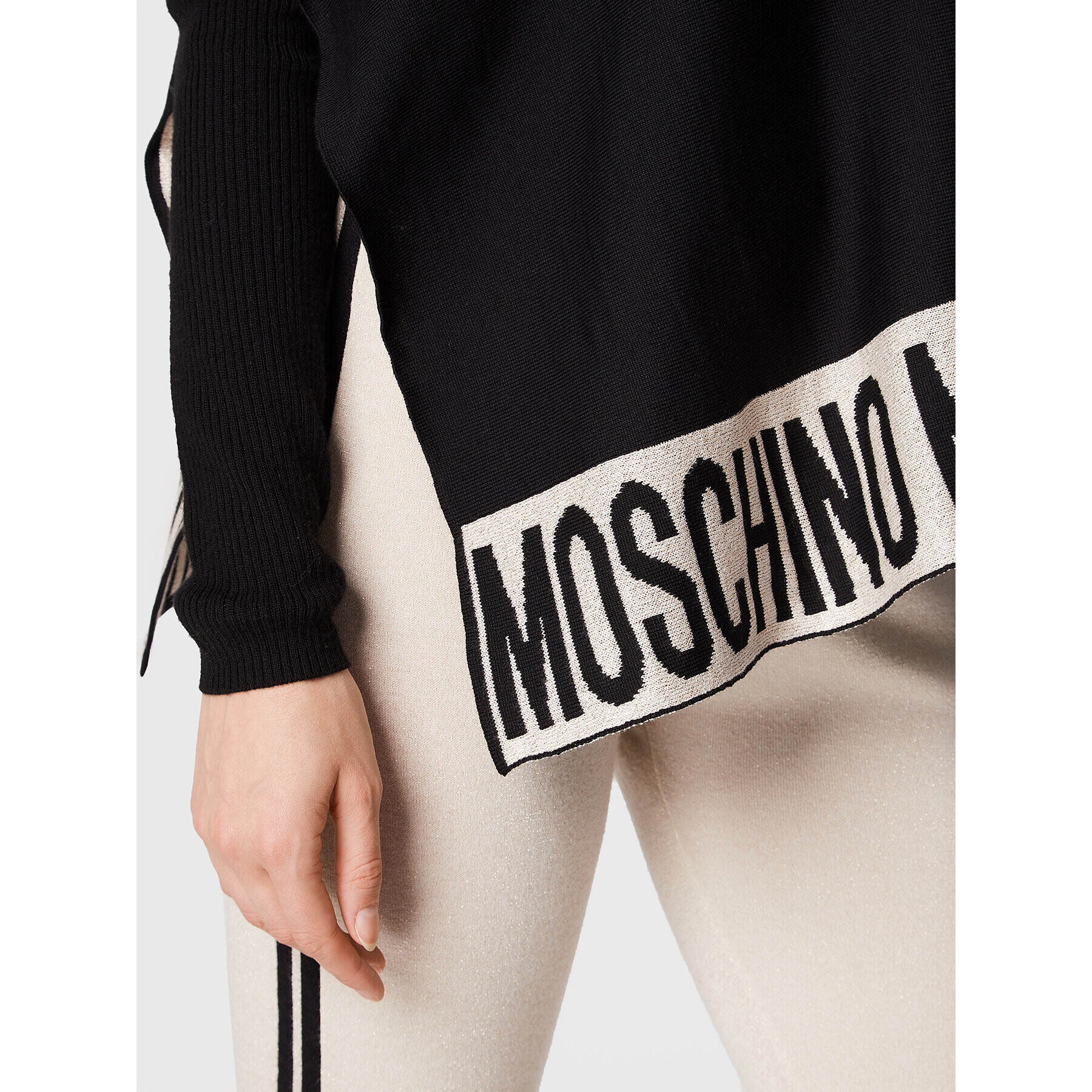 MOSCHINO Pončo 30667 0M2339 Černá Regular Fit - Pepit.cz