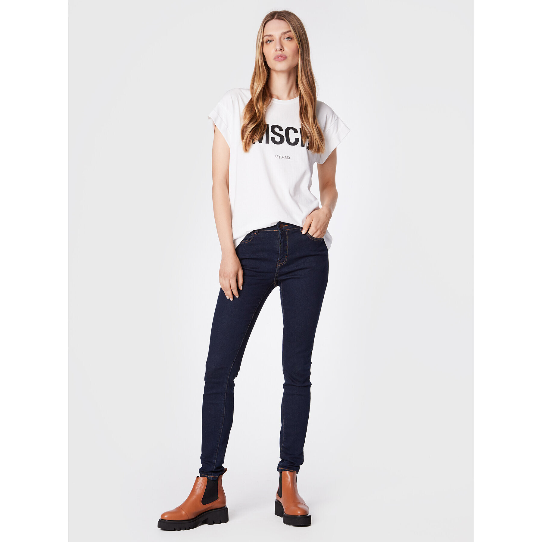 Moss Copenhagen T-Shirt Alva 16708 Bílá Boxy Fit - Pepit.cz