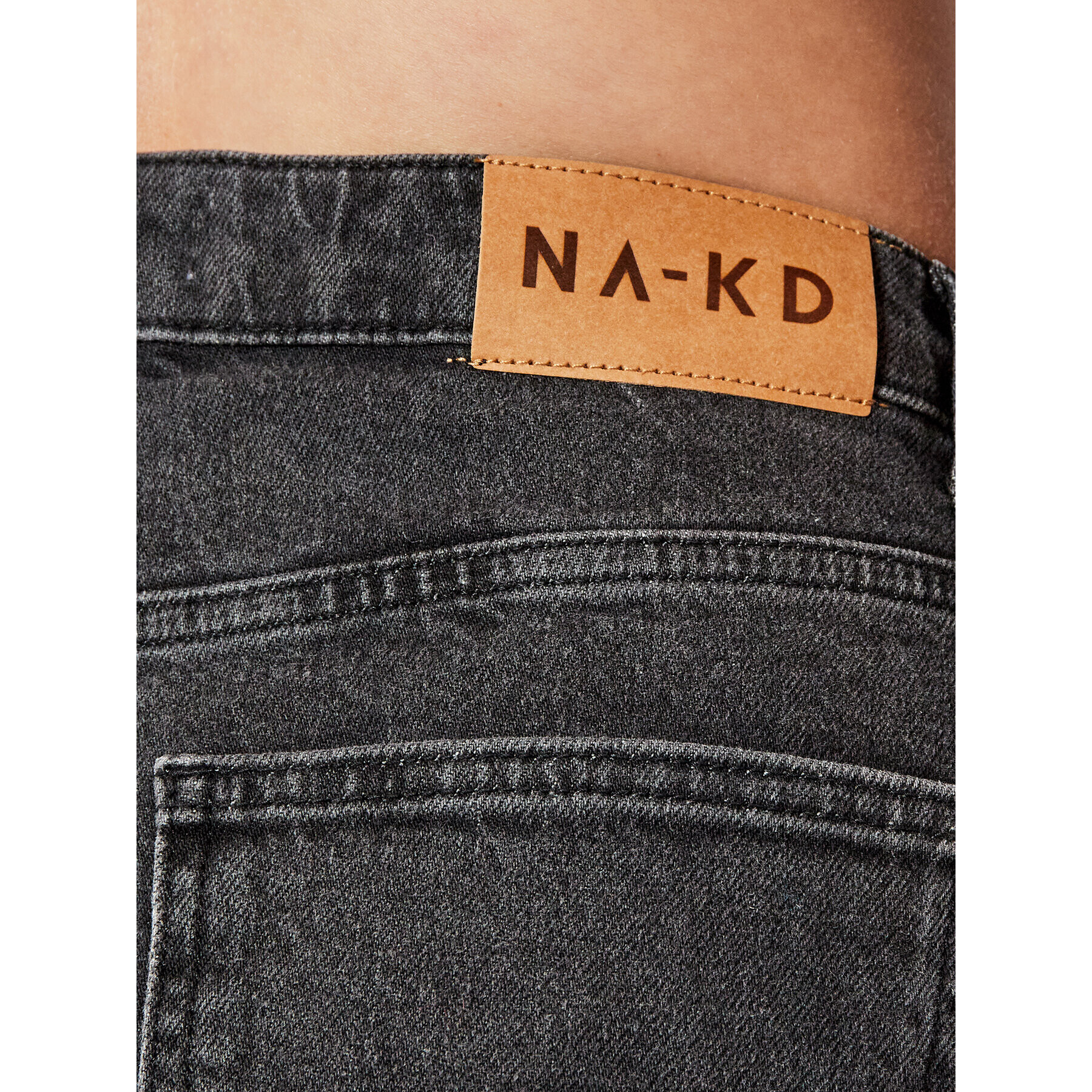 NA-KD Jeansy Bitton Closure Straight Denim 1100-004336-0008-581 Šedá Relaxed Fit - Pepit.cz