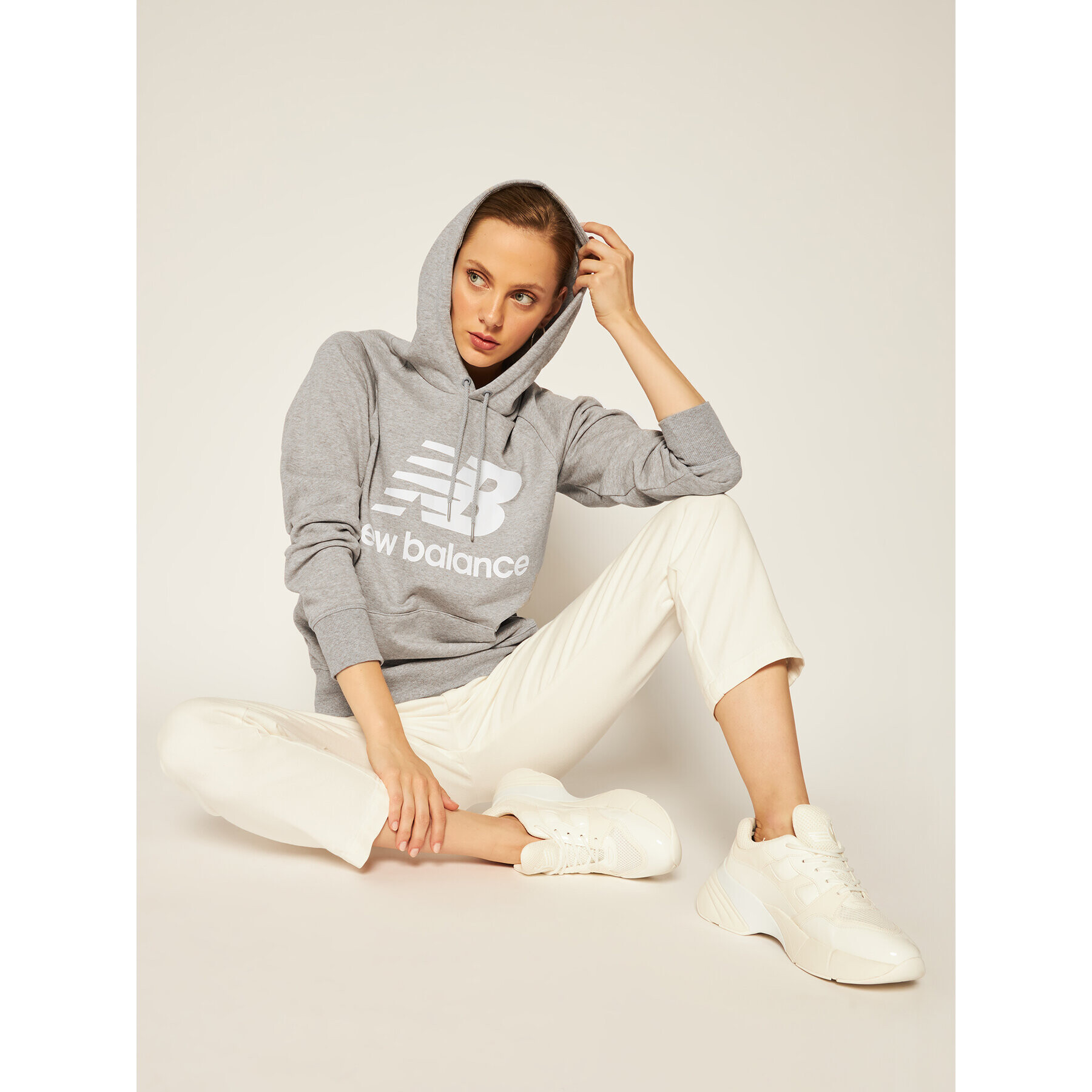 New Balance Mikina Esse po Hoodie NBWT0355 Šedá Relaxed Fit - Pepit.cz