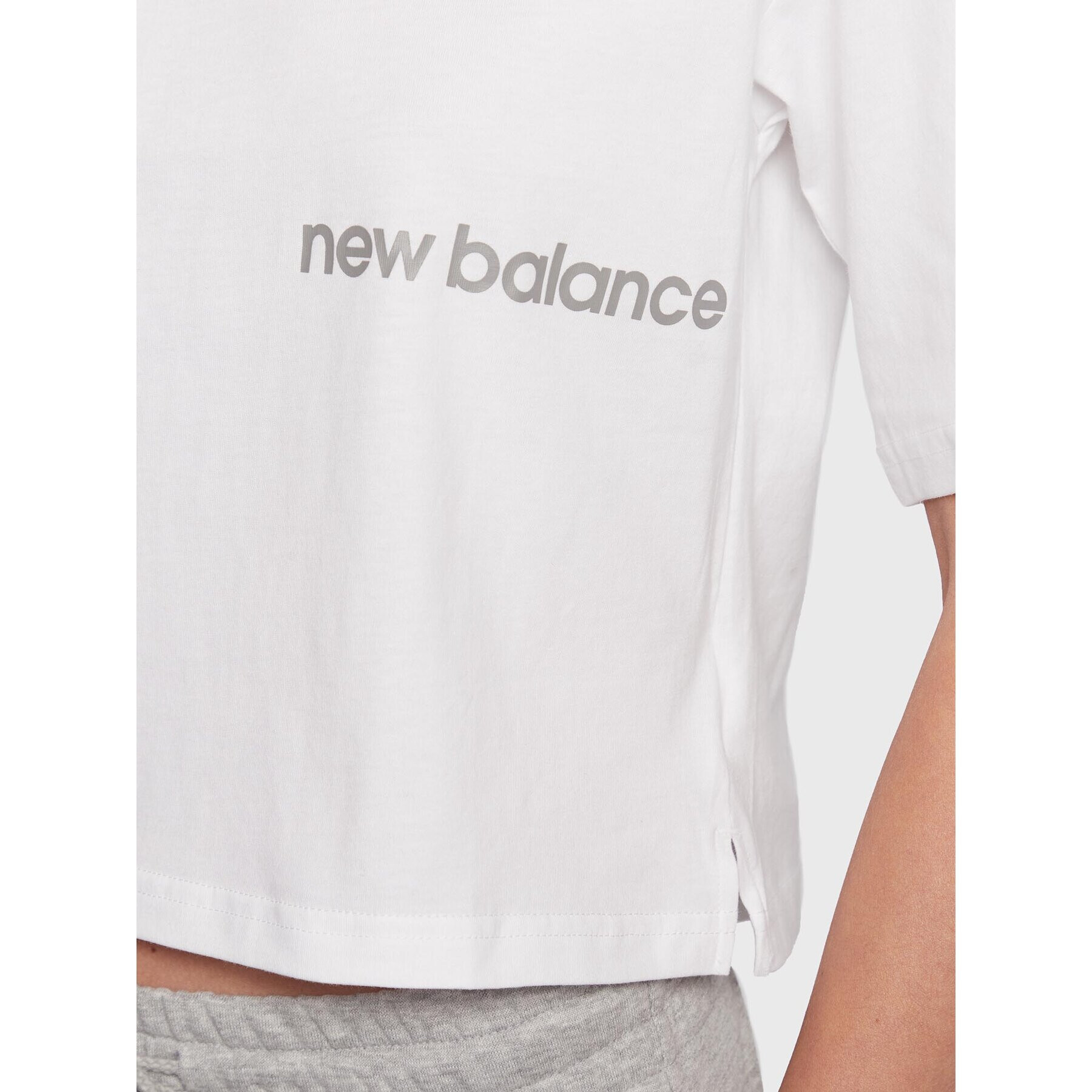 New Balance T-Shirt Essentials Graphic WT23513 Bílá Relaxed Fit - Pepit.cz