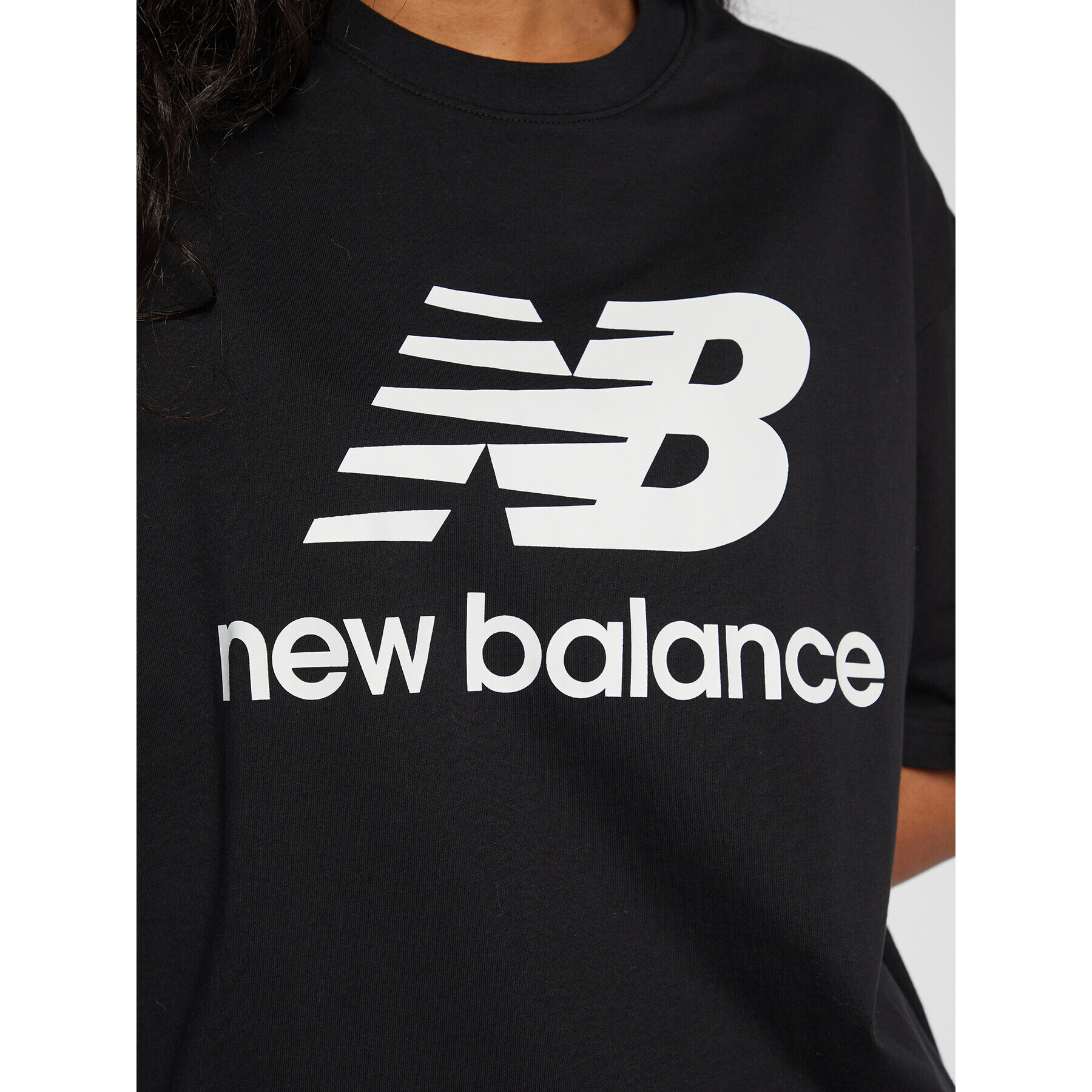 New Balance T-Shirt Essentials Stacked Logo WT03519 Černá Oversize - Pepit.cz