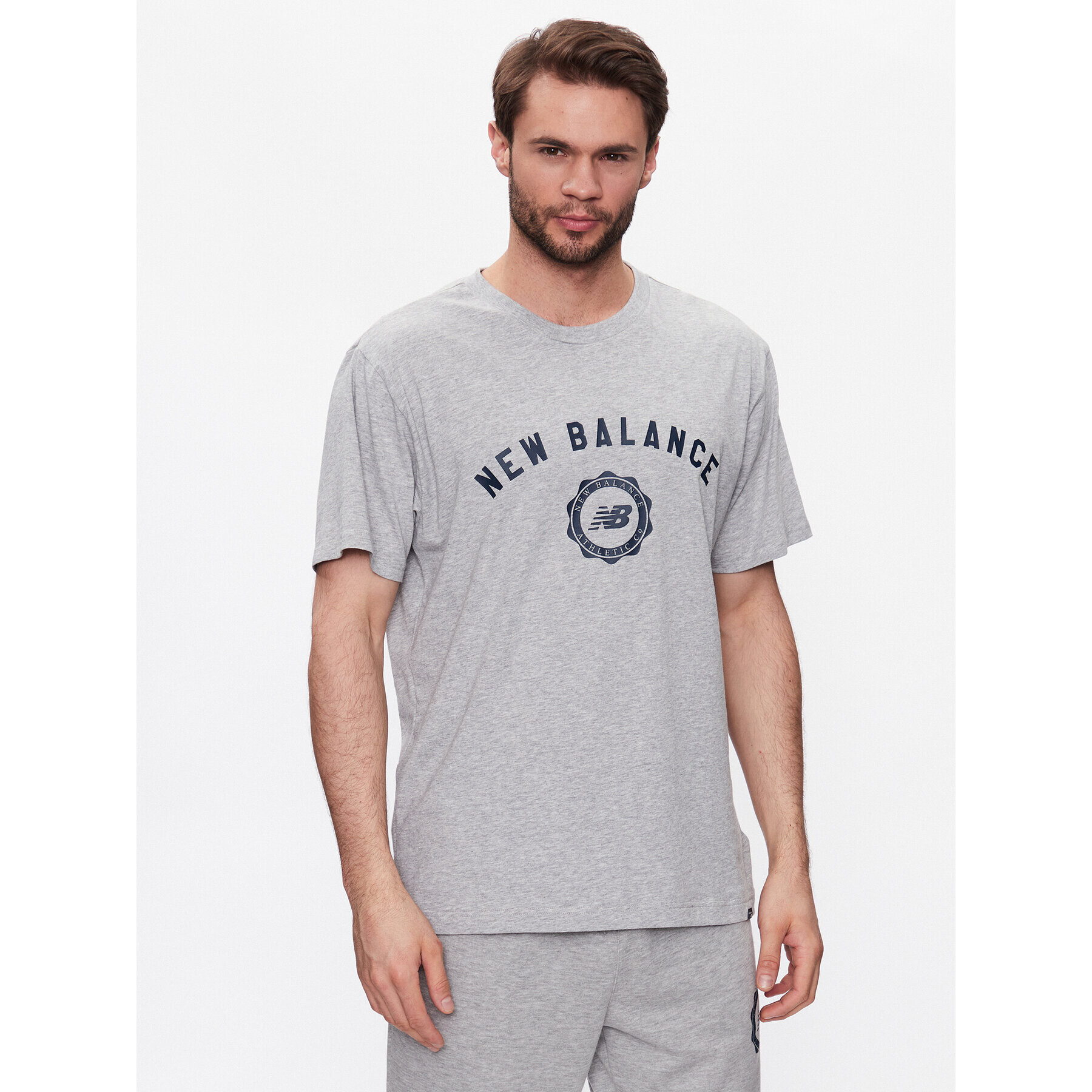 New Balance T-Shirt Sport Seasonal Graphic MT31904 Šedá Relaxed Fit - Pepit.cz