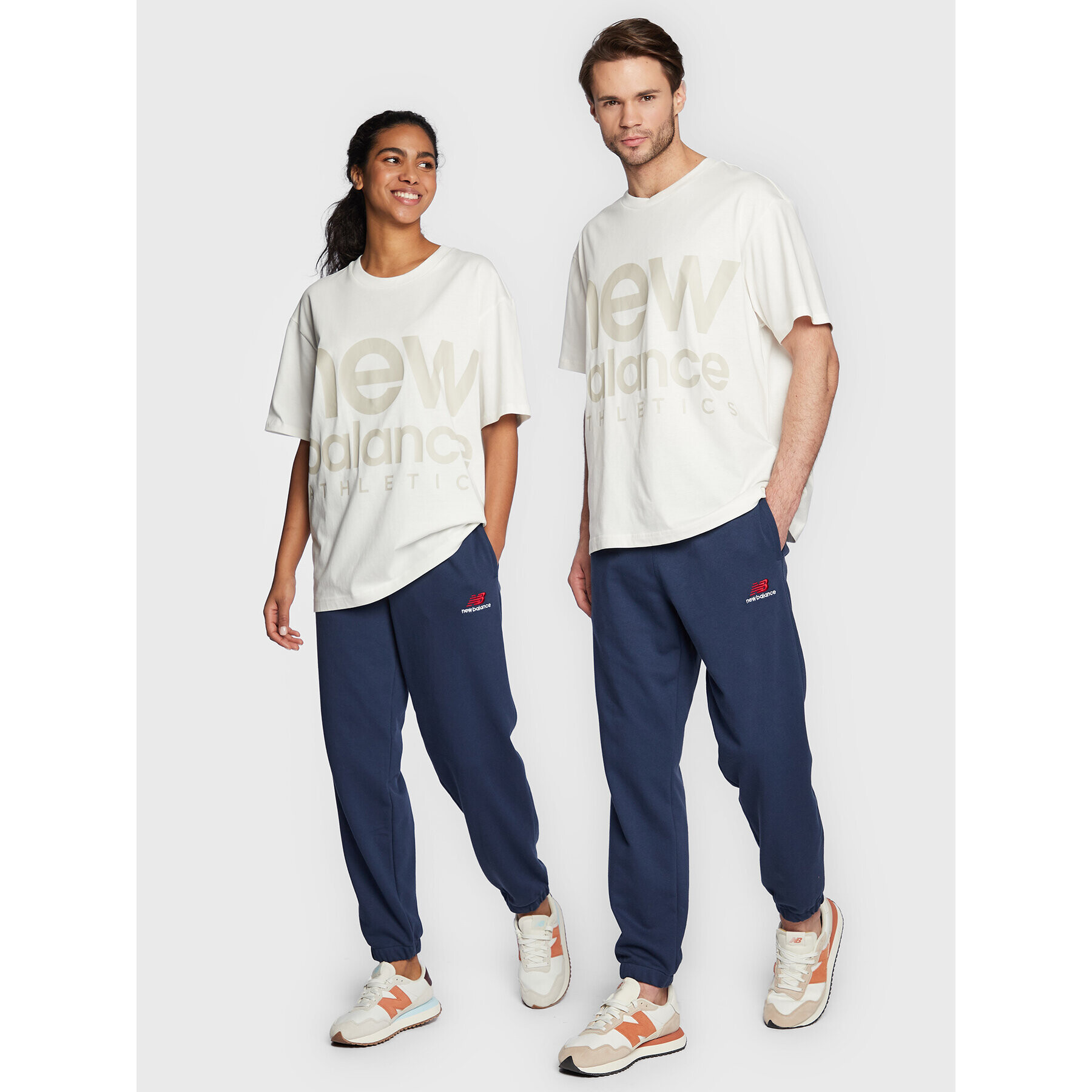 New Balance T-Shirt Unisex Athletics UT23505 Écru Oversize - Pepit.cz