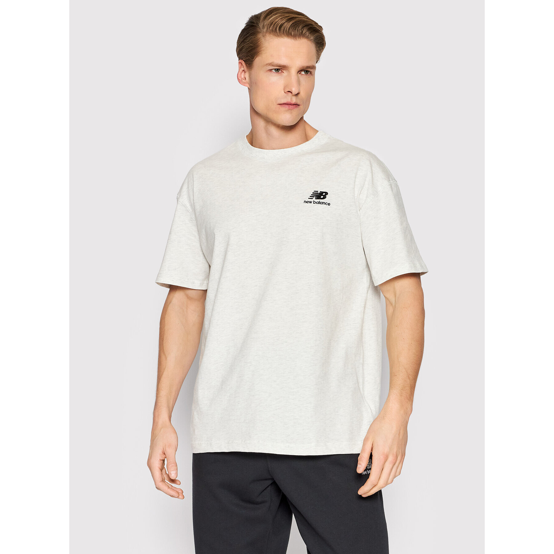 New Balance T-Shirt Unisex UT21503 Šedá Relaxed Fit - Pepit.cz