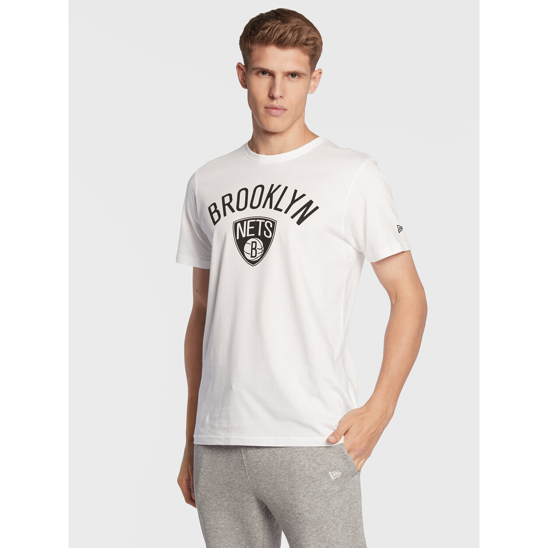 New Era T-Shirt Brooklyn Nets 11530756 Bílá Regular Fit - Pepit.cz