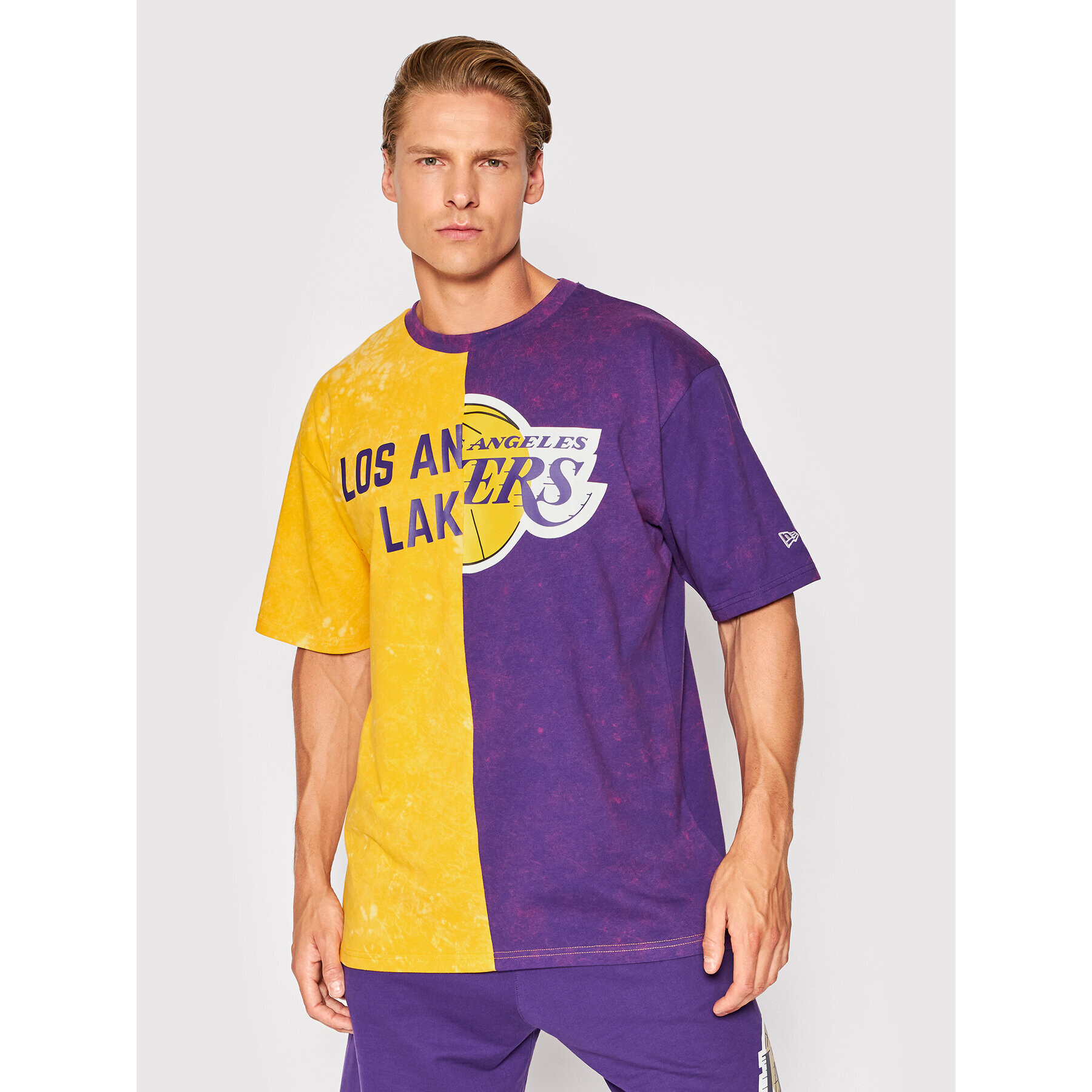 New Era T-Shirt LA Lakers Split Graphic 13083855 Žlutá Regular Fit - Pepit.cz