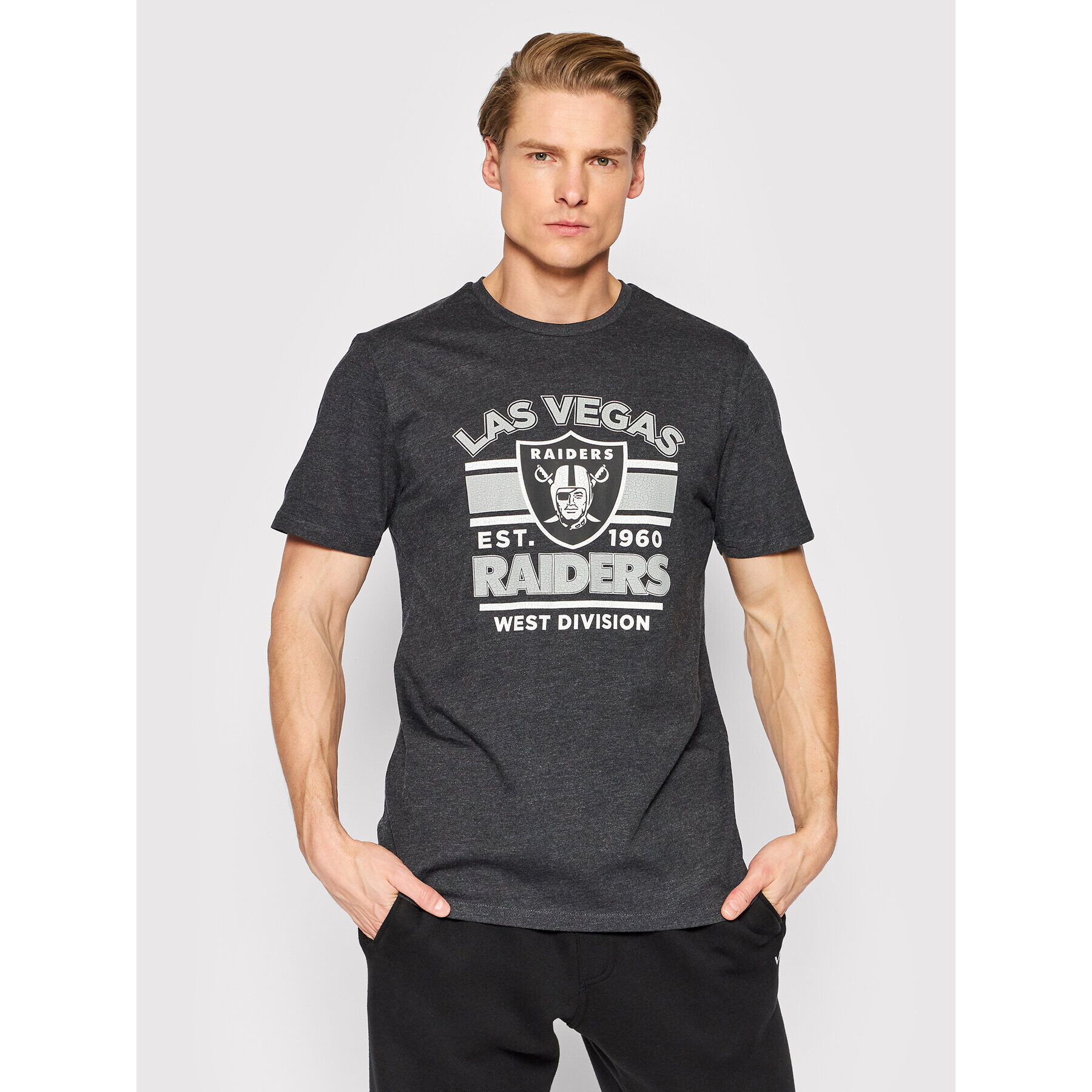 New Era T-Shirt Las Vegas Raiders Graphic 12893039 Šedá Regular Fit - Pepit.cz