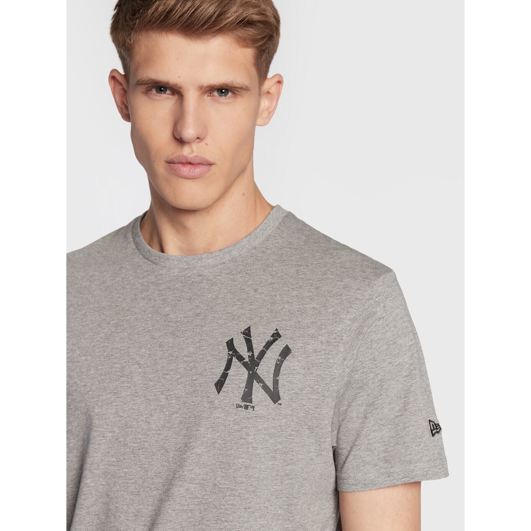 New Era T-Shirt New Yorki Yankees Logo Infill 60284719 Šedá Regular Fit - Pepit.cz