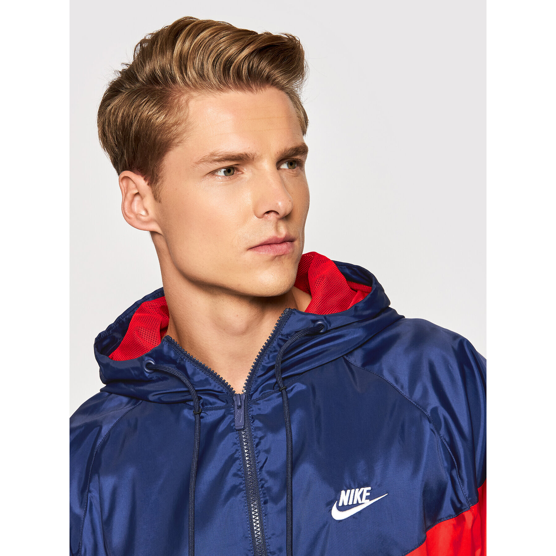 Nike Běžecká bunda Sportswear Windrunner DA0001 Červená Standard Fit - Pepit.cz