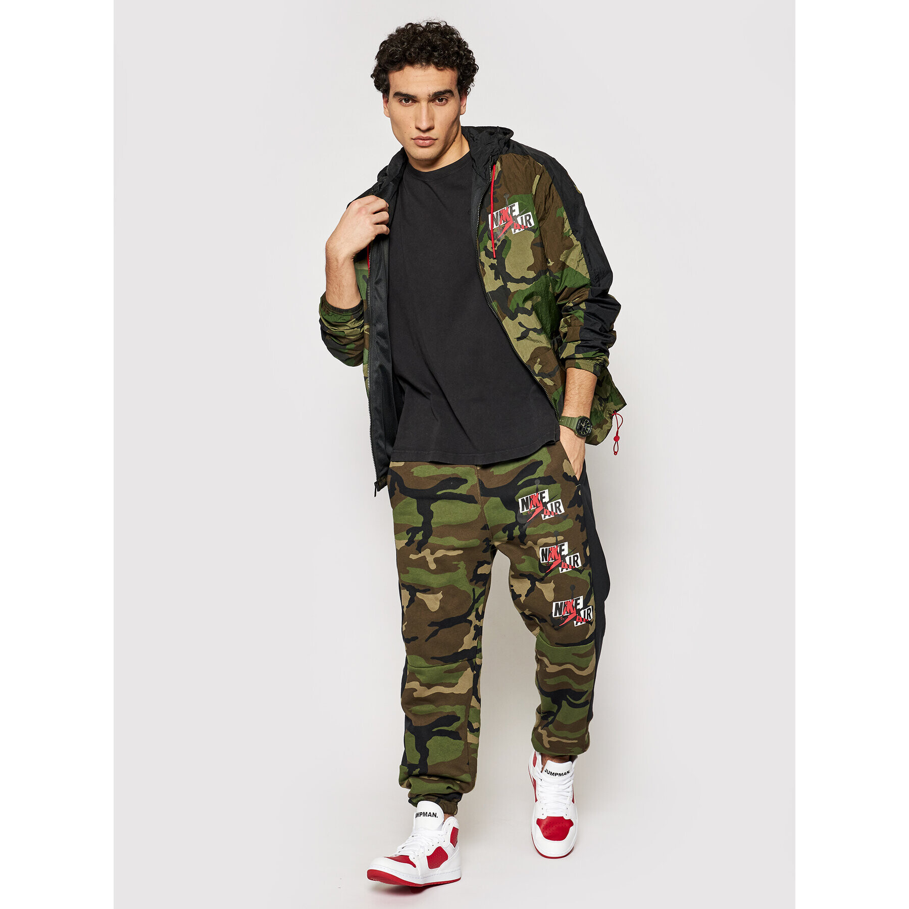 Nike Bunda pro přechodné období Air Jordan Jumpman Classics Windbreaker Camo CU2030 Zelená Standard Fit - Pepit.cz