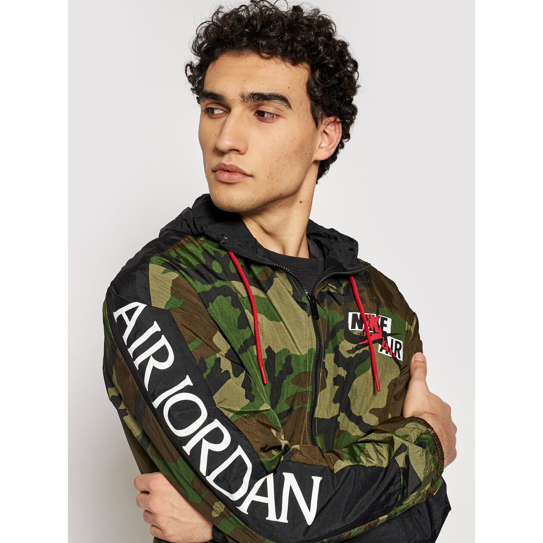 Nike Bunda pro přechodné období Air Jordan Jumpman Classics Windbreaker Camo CU2030 Zelená Standard Fit - Pepit.cz