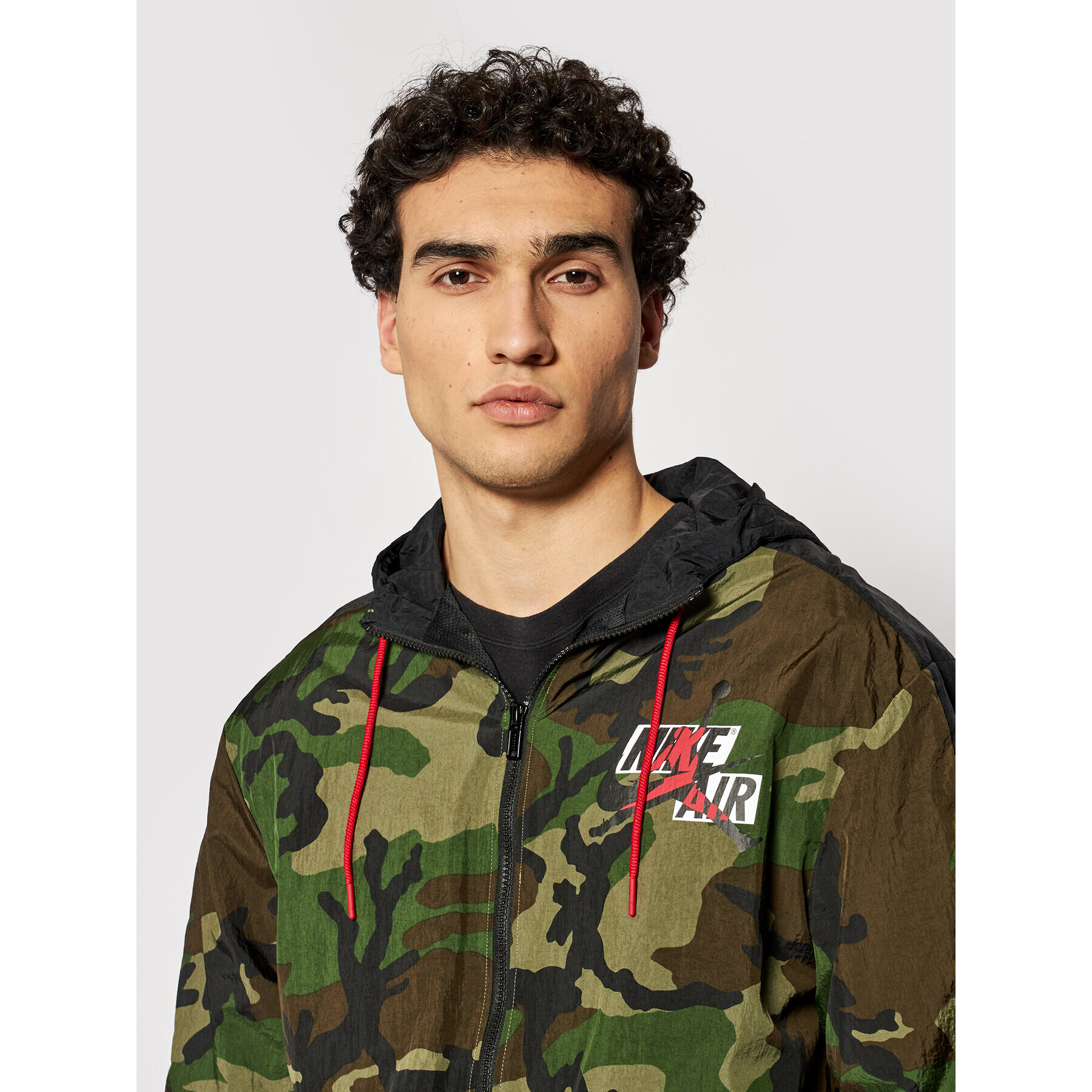 Nike Bunda pro přechodné období Air Jordan Jumpman Classics Windbreaker Camo CU2030 Zelená Standard Fit - Pepit.cz