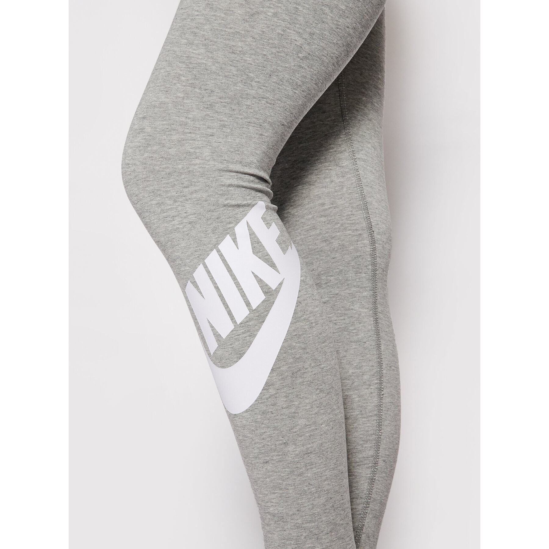 Nike Legíny Sportswear Essential CZ8528 Šedá Tight Fit - Pepit.cz