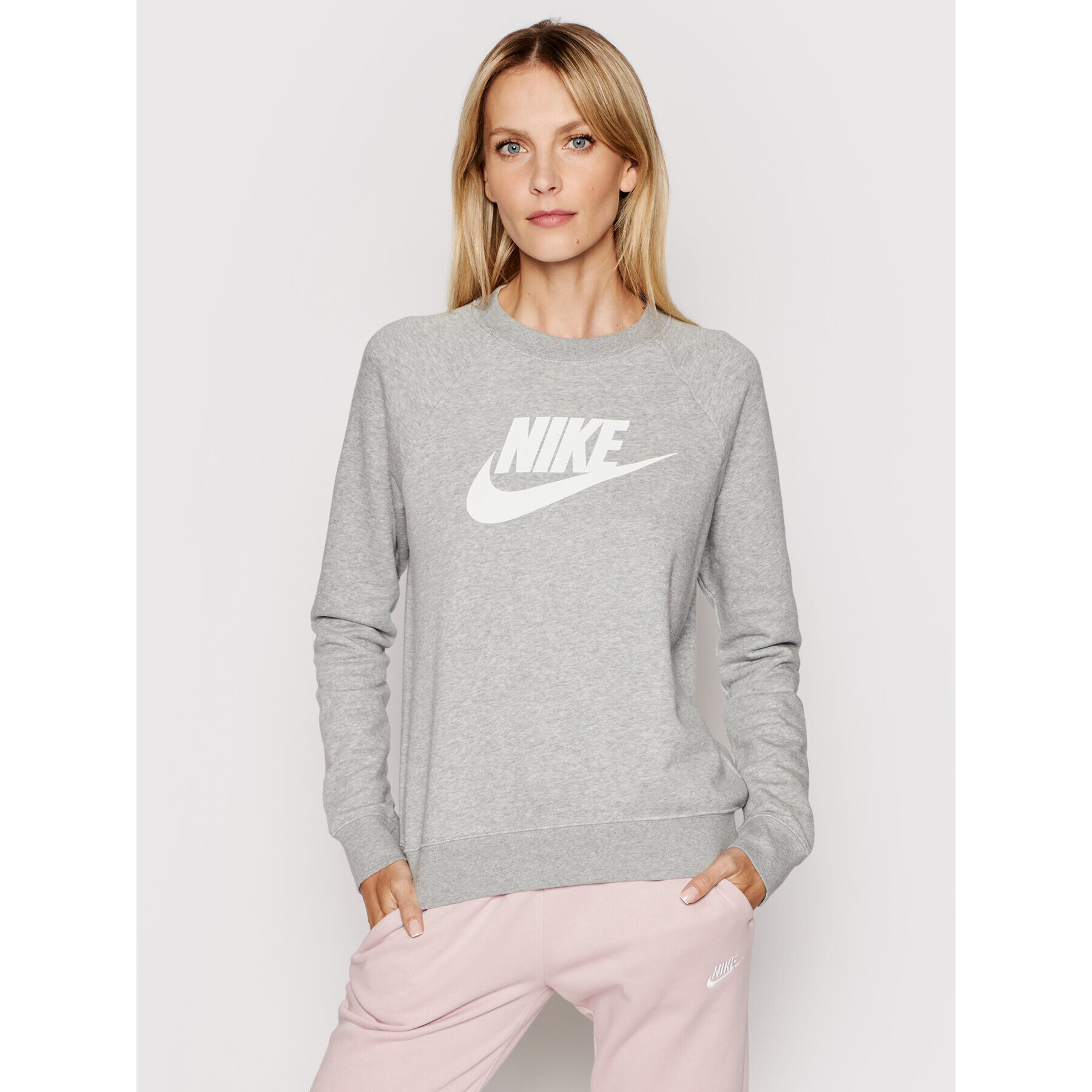 Nike Mikina Essential Crew BV4112 Šedá Standard Fit - Pepit.cz