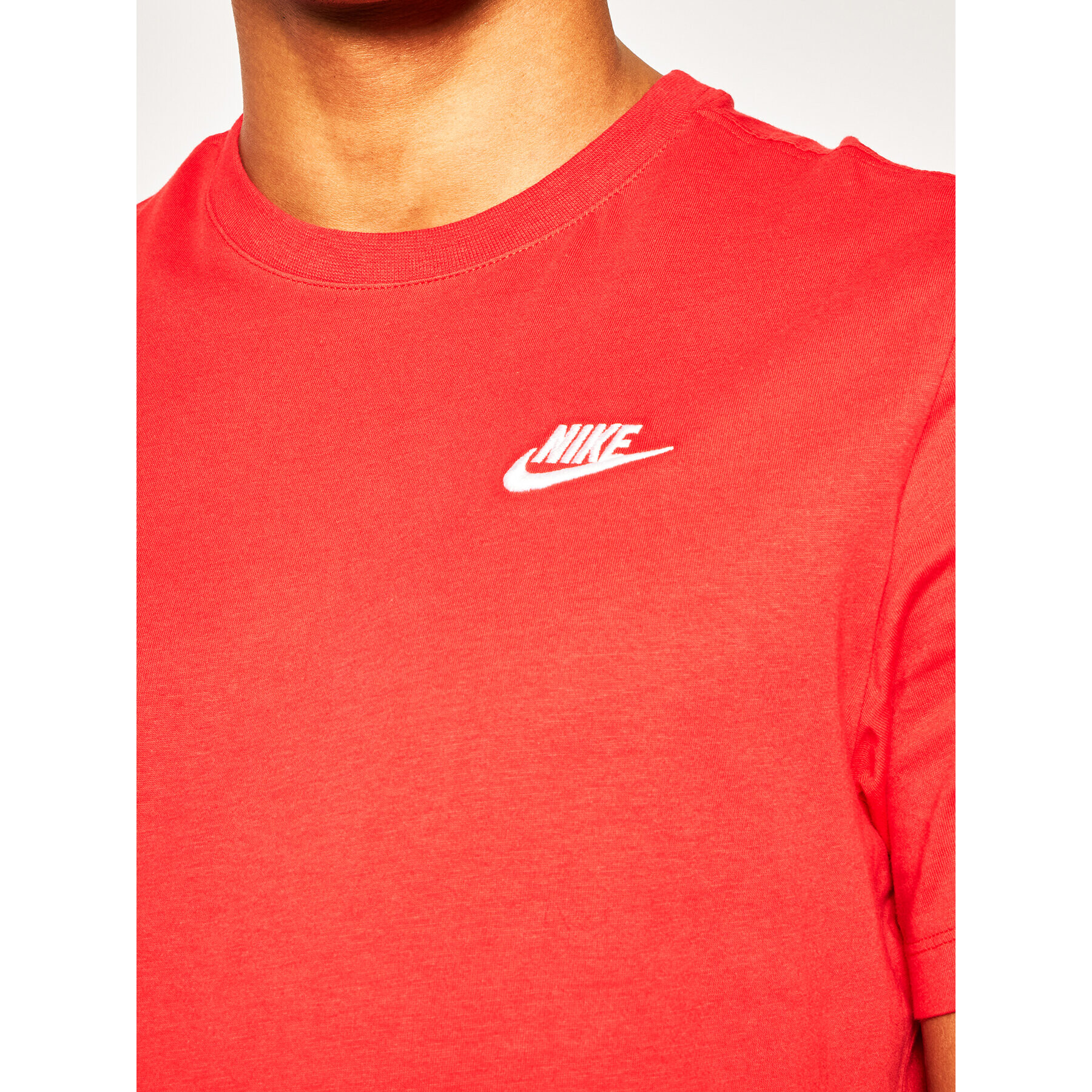 Nike T-Shirt Sportswear Club AR4997 Červená Regular Fit - Pepit.cz