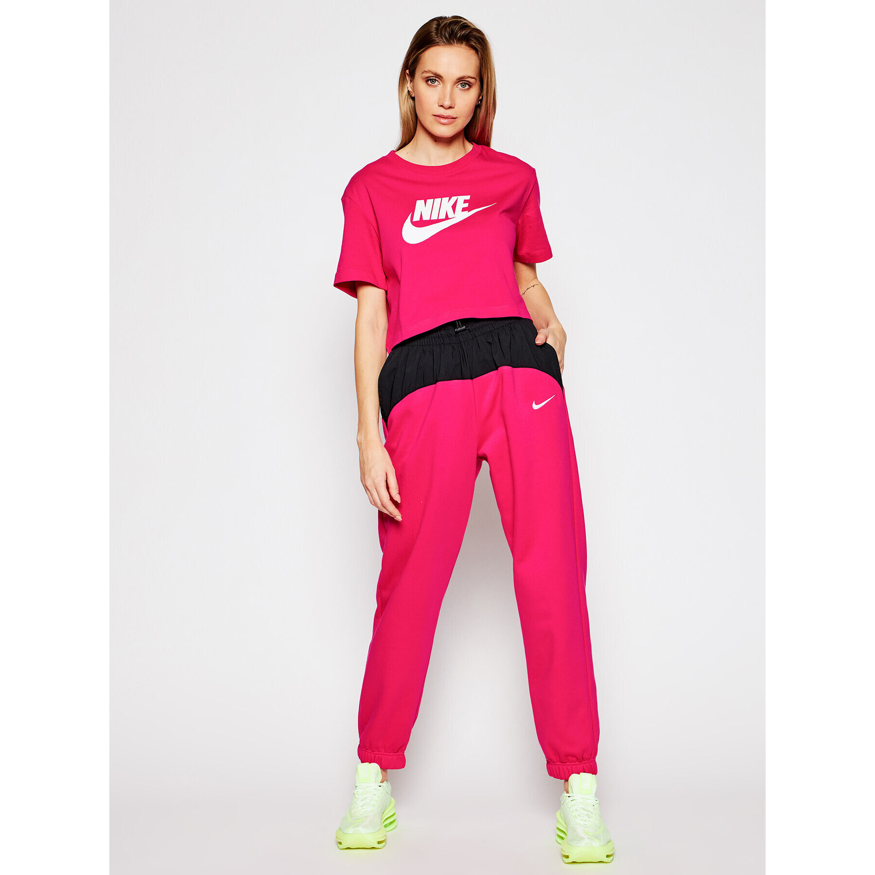 Nike T-Shirt Sportswear Essential BV6175 Růžová Loose Fit - Pepit.cz