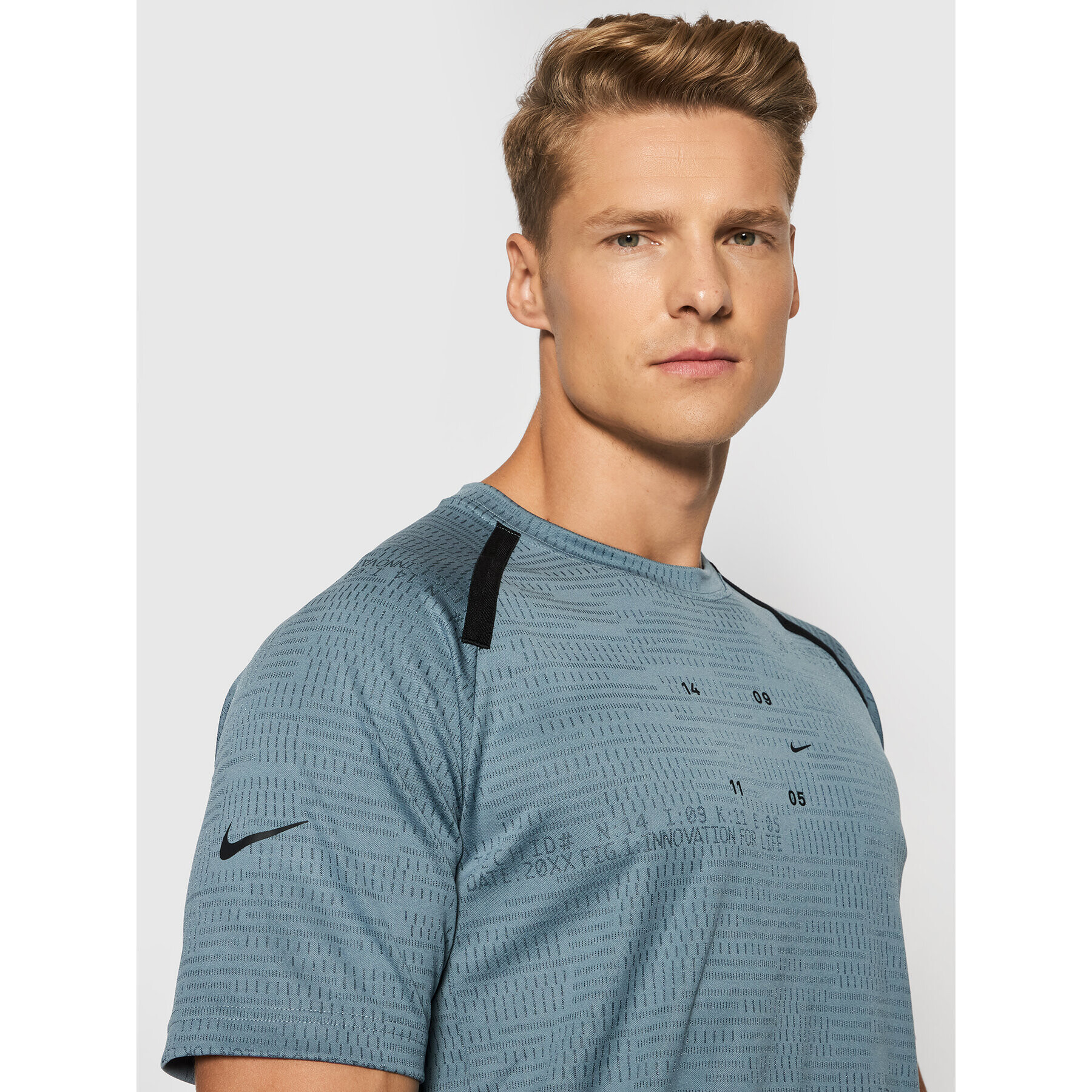 Nike T-Shirt Tech Pack CU3764 Modrá Standard Fit - Pepit.cz