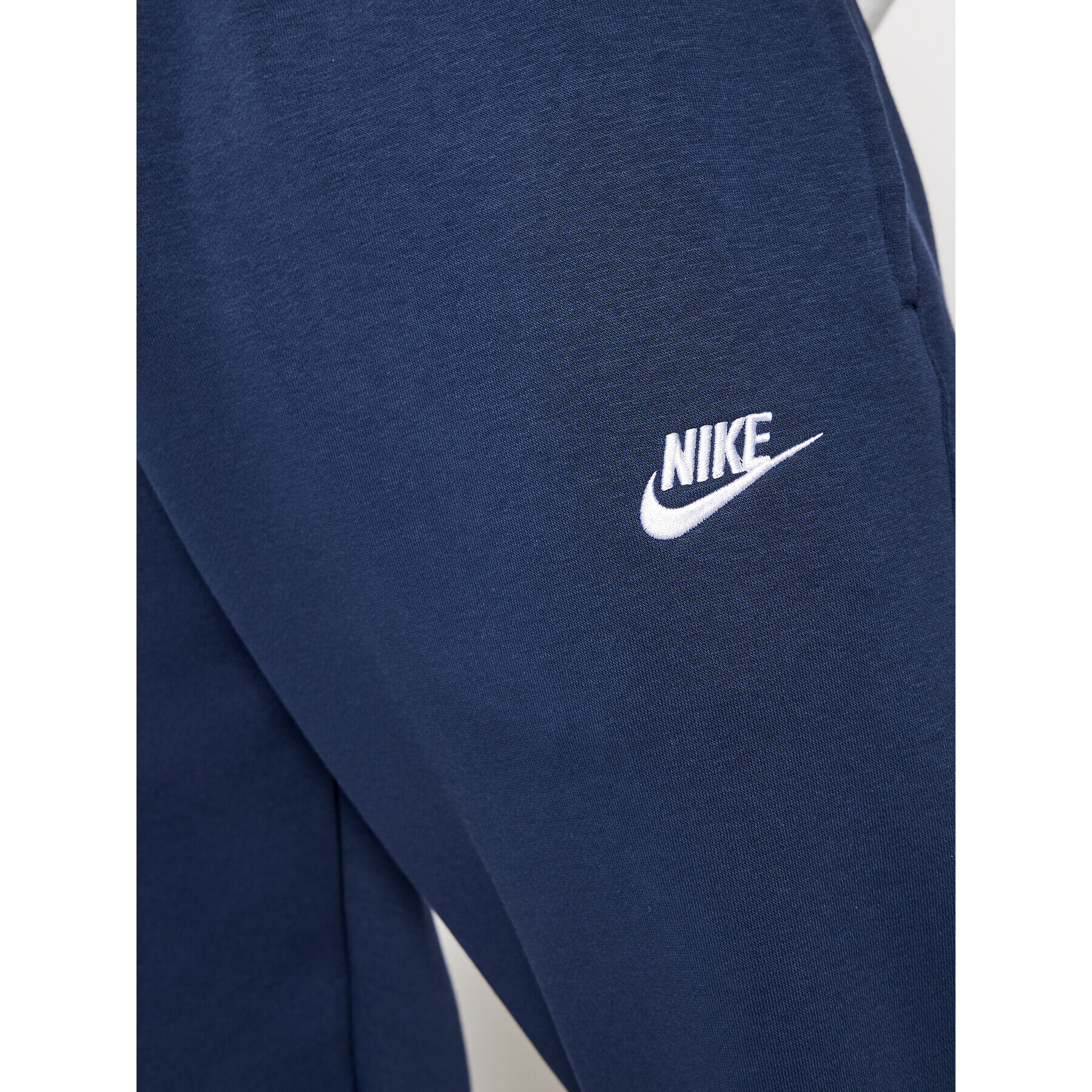 Nike Teplákové kalhoty Club BV2671 Tmavomodrá Standard Fit - Pepit.cz