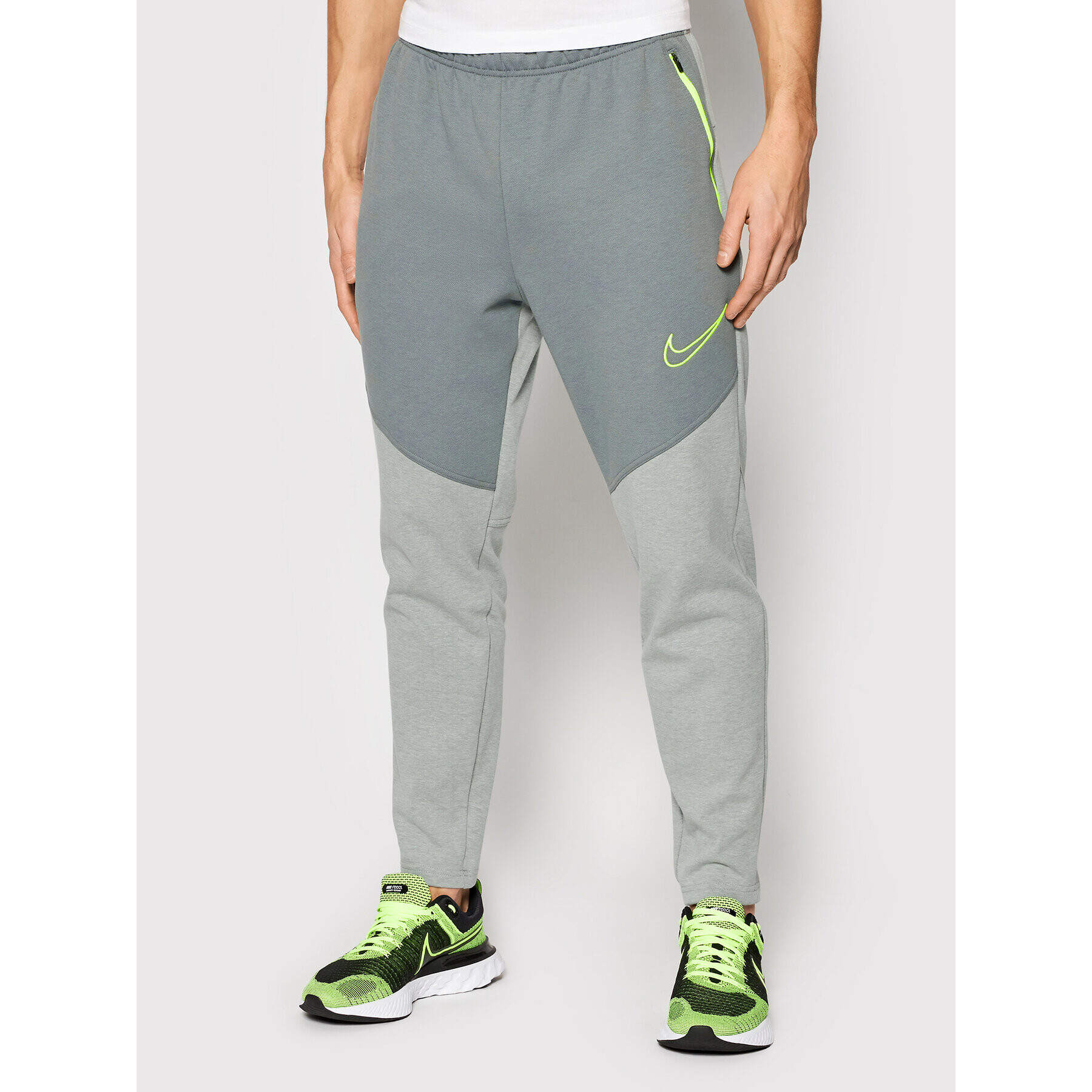 Nike Teplákové kalhoty Therma-Fit DD2108 Šedá Regular Fit - Pepit.cz