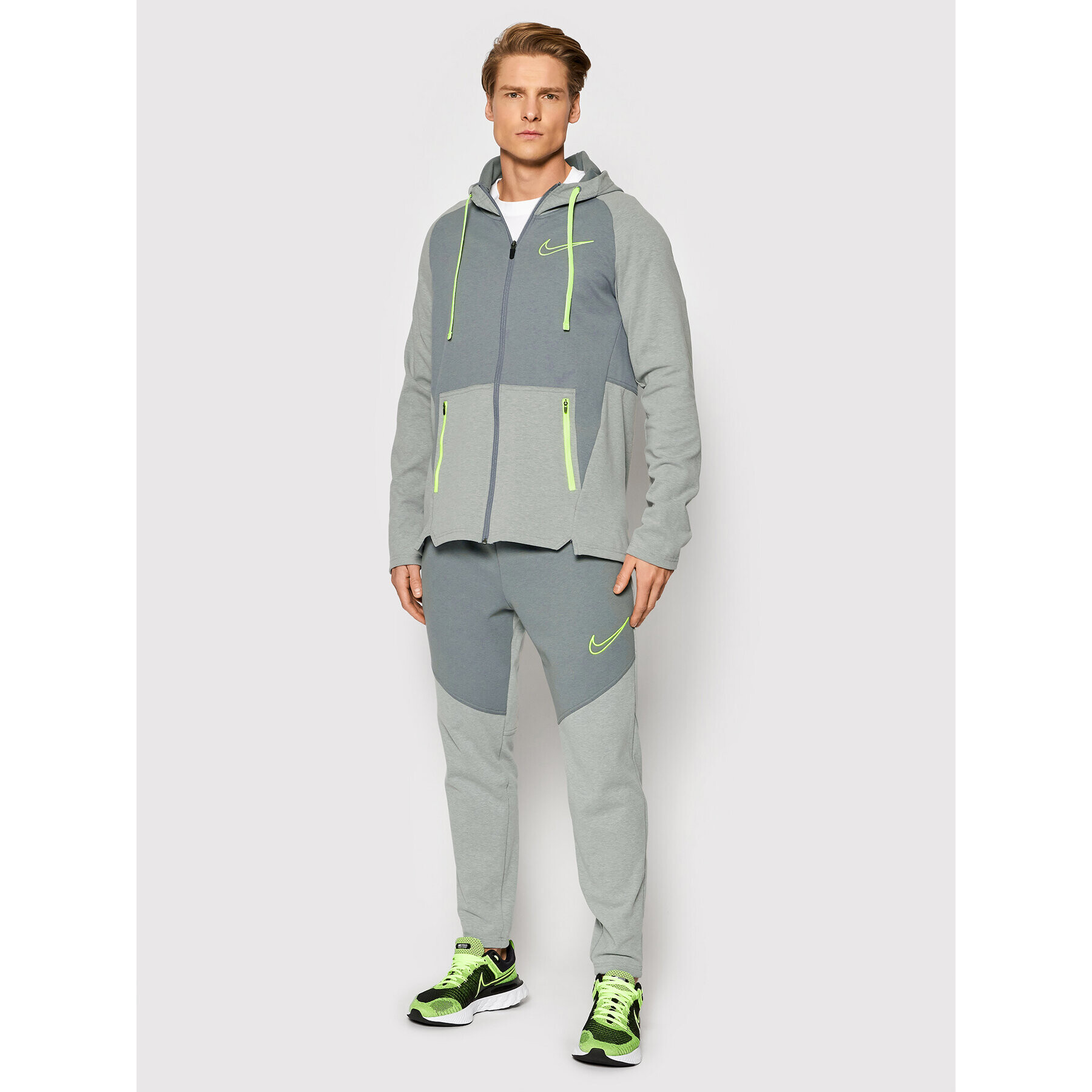 Nike Teplákové kalhoty Therma-Fit DD2108 Šedá Regular Fit - Pepit.cz