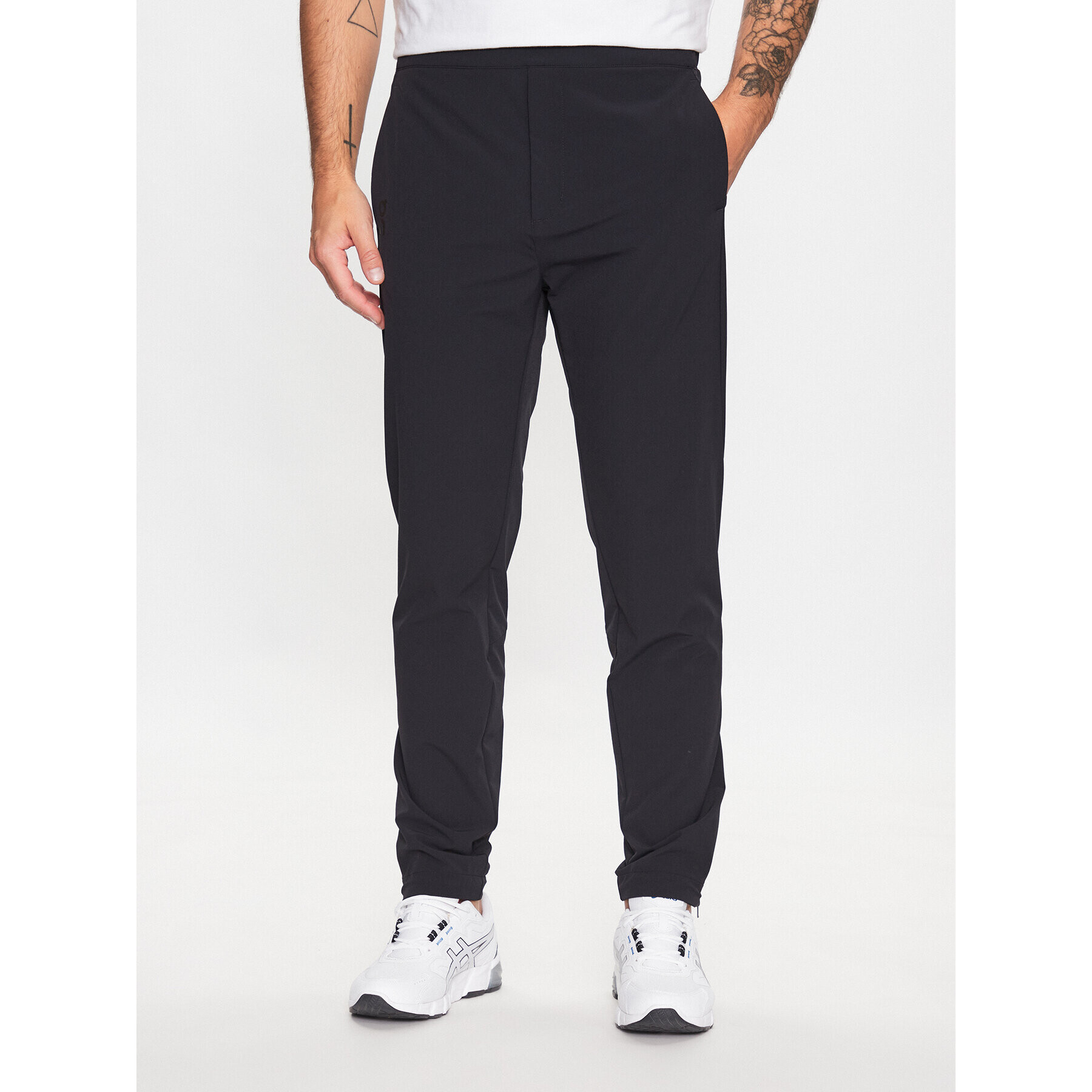 On Teplákové kalhoty Active Pants M 13600086 Černá Athletic Fit - Pepit.cz