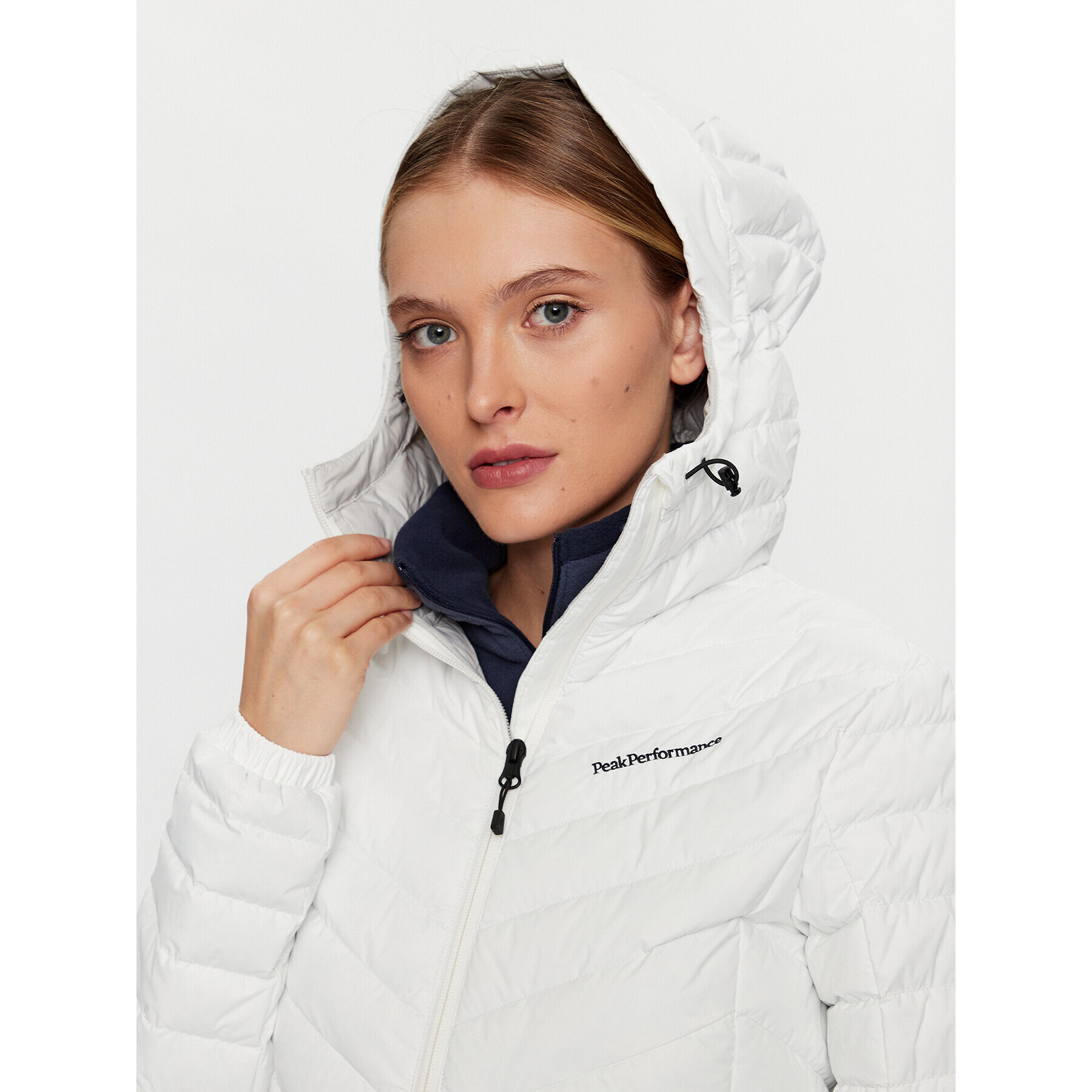 Peak Performance Vatovaná bunda Frost G77893050 Bílá Regular Fit - Pepit.cz