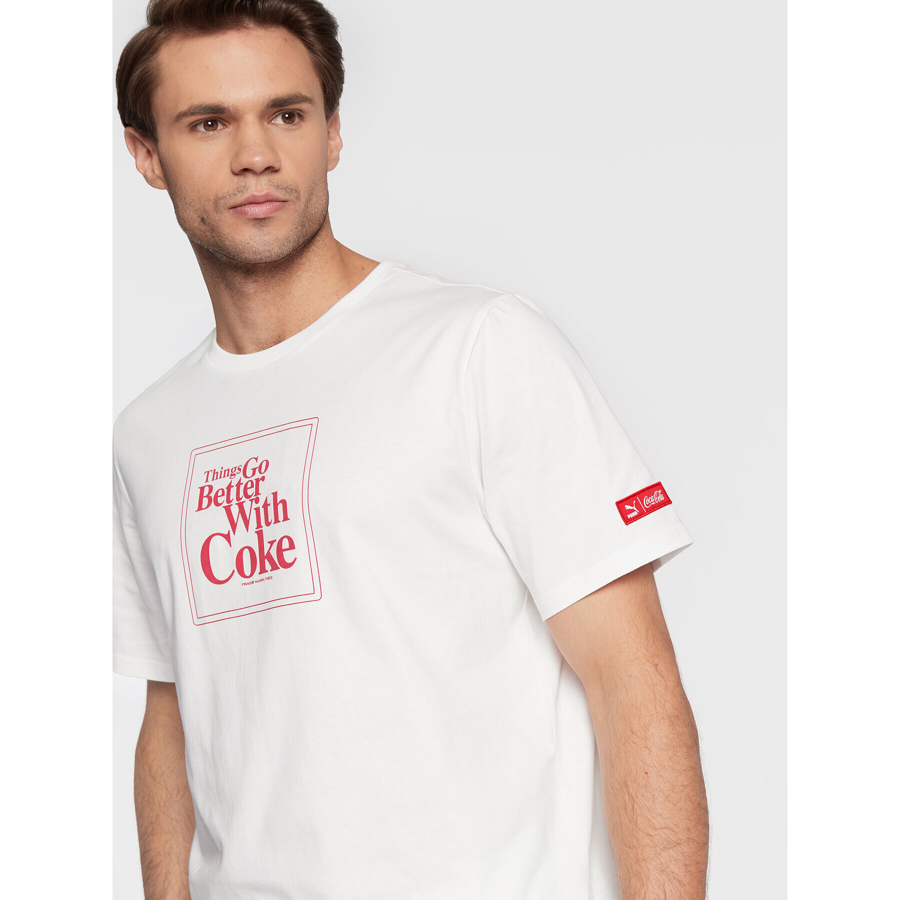 Puma T-Shirt COCA-COLA Graphic 536158 Bílá Regular Fit - Pepit.cz