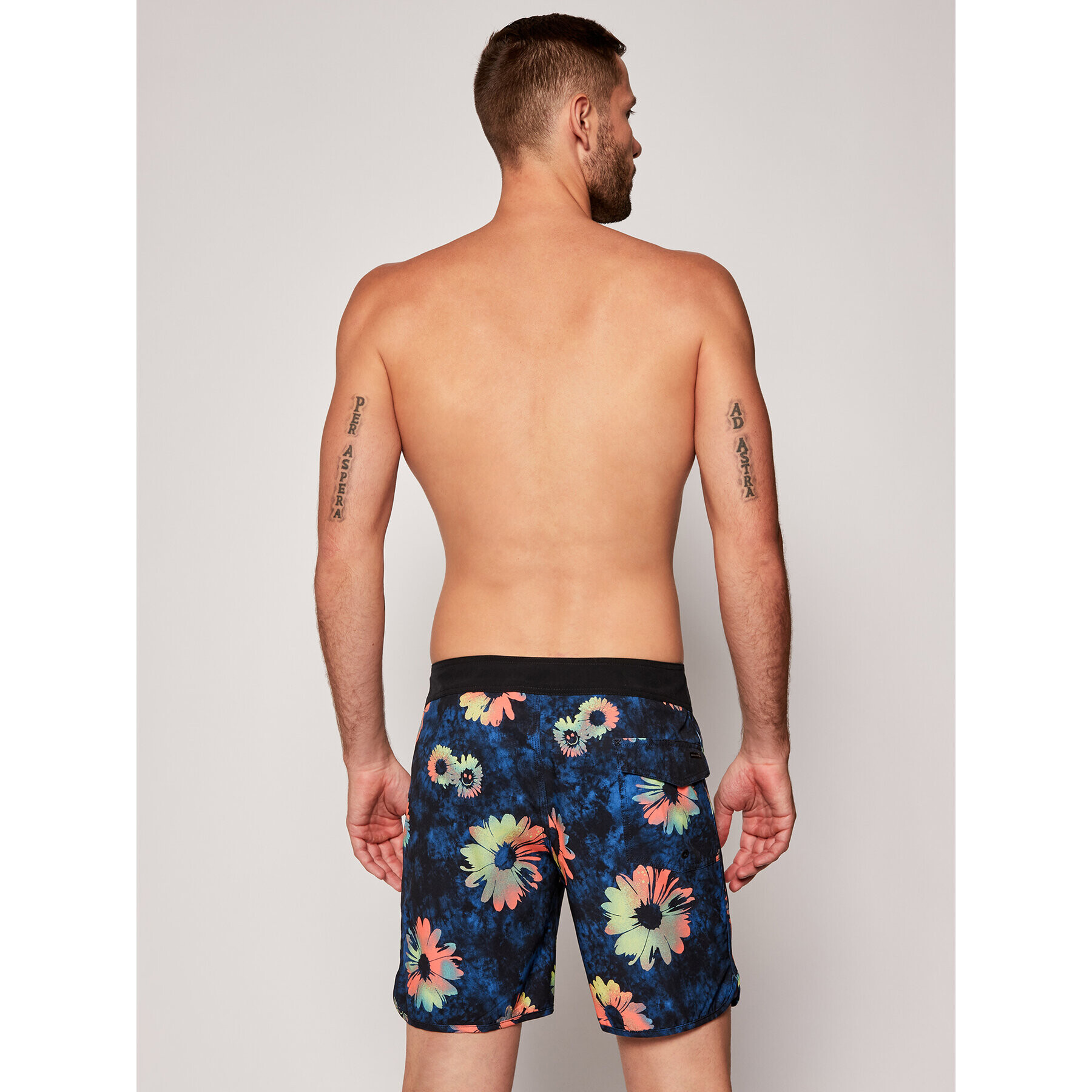 Quiksilver Plavecké šortky Highline Sprayed Daisy 17" EQYBS04329 Barevná Regular Fit - Pepit.cz