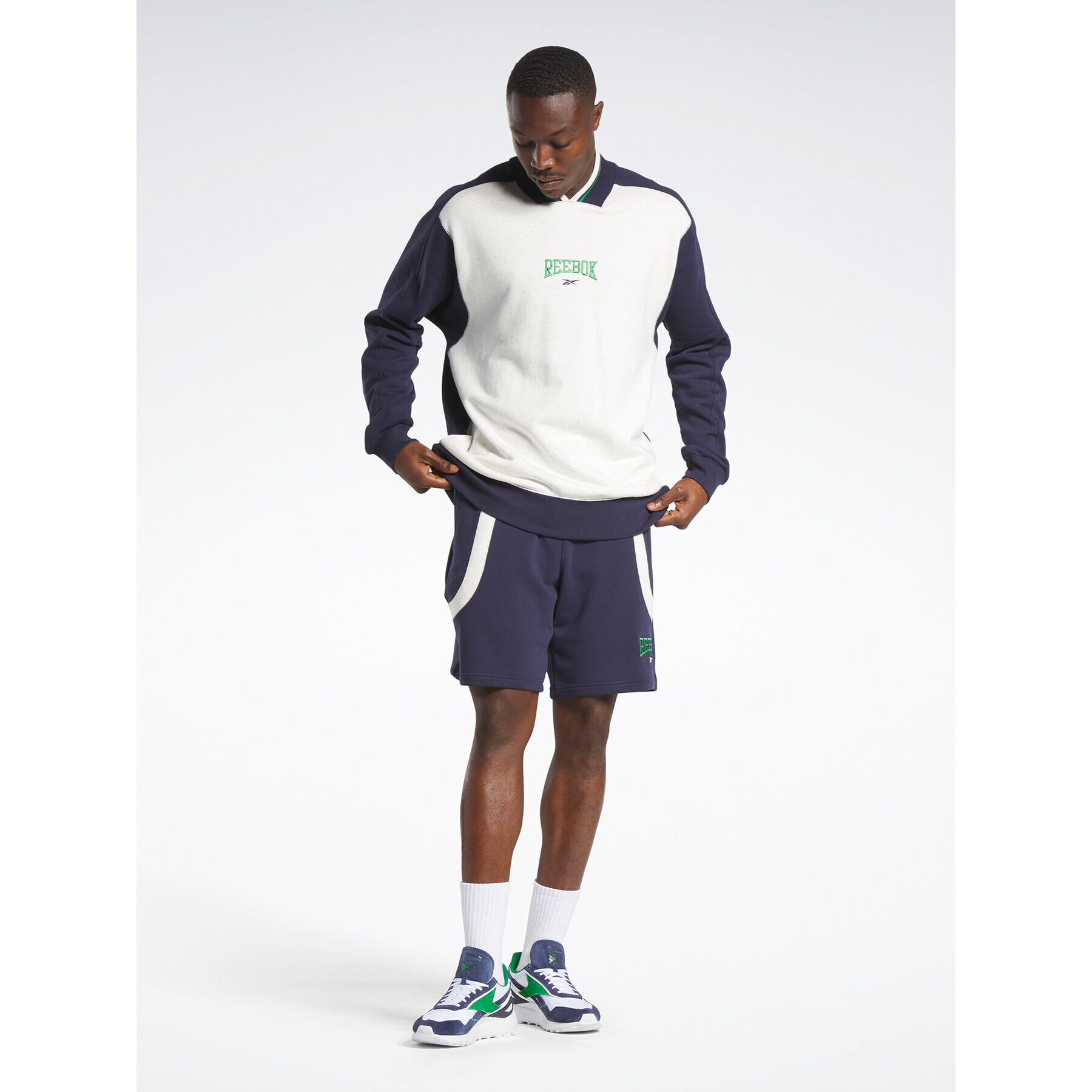 Reebok Mikina Classics Varsity Crew Sweatshirt HZ9805 Écru - Pepit.cz