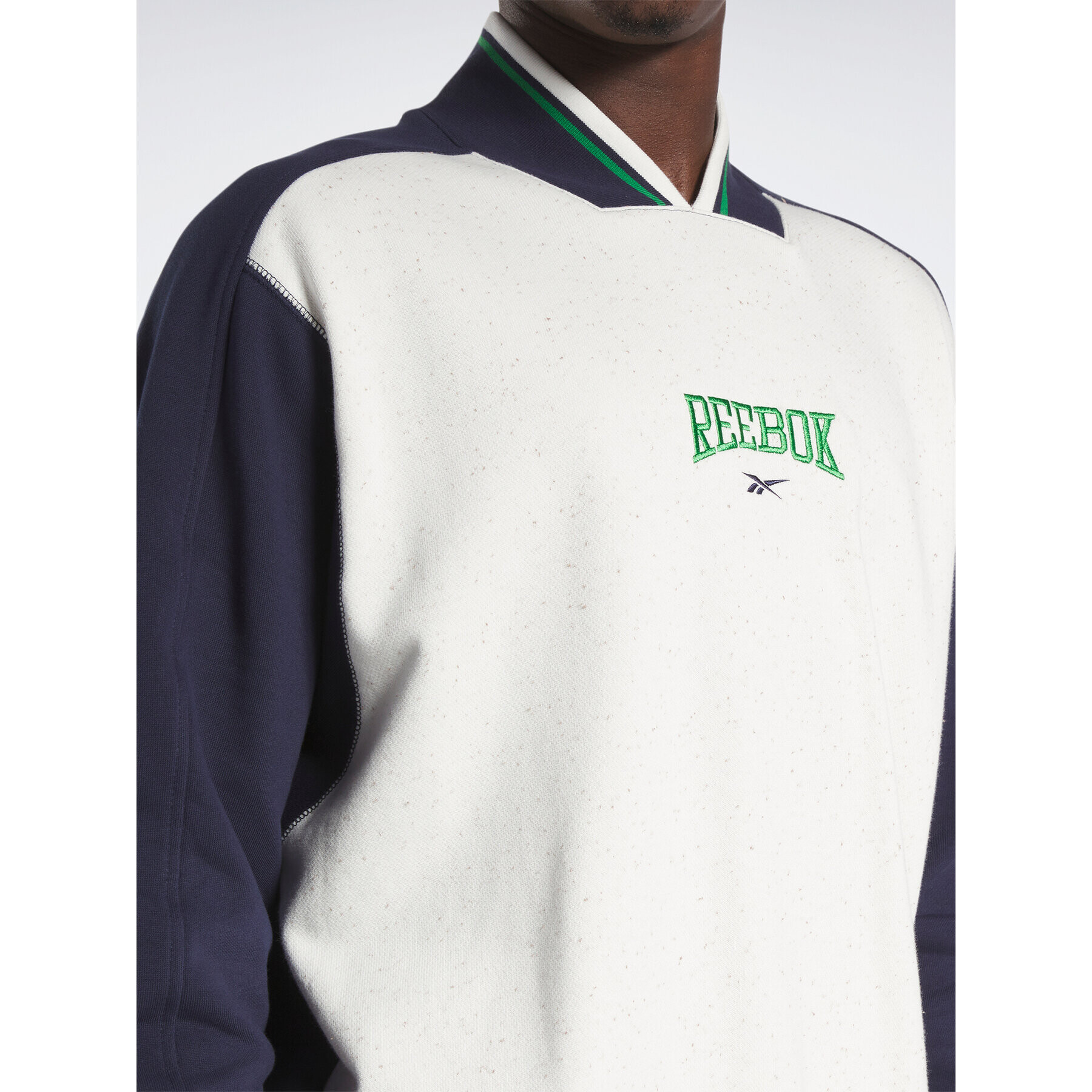 Reebok Mikina Classics Varsity Crew Sweatshirt HZ9805 Écru - Pepit.cz