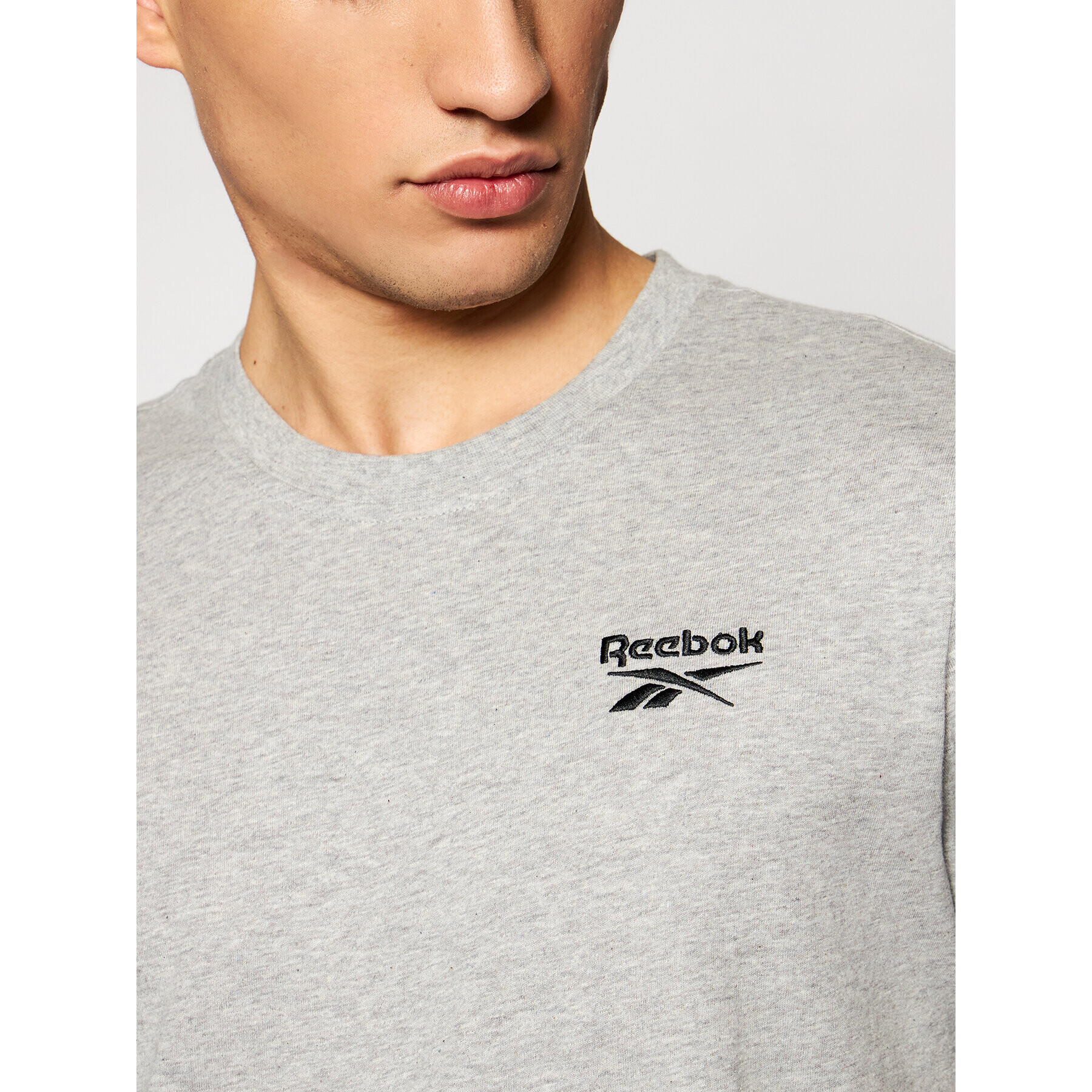 Reebok T-Shirt Classic Identity GJ0640 Šedá Regular Fit - Pepit.cz