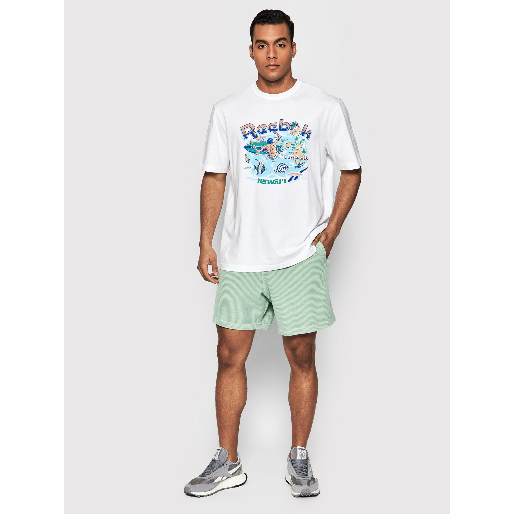 Reebok T-Shirt Classics Destination HB1195 Bílá Loose Fit - Pepit.cz