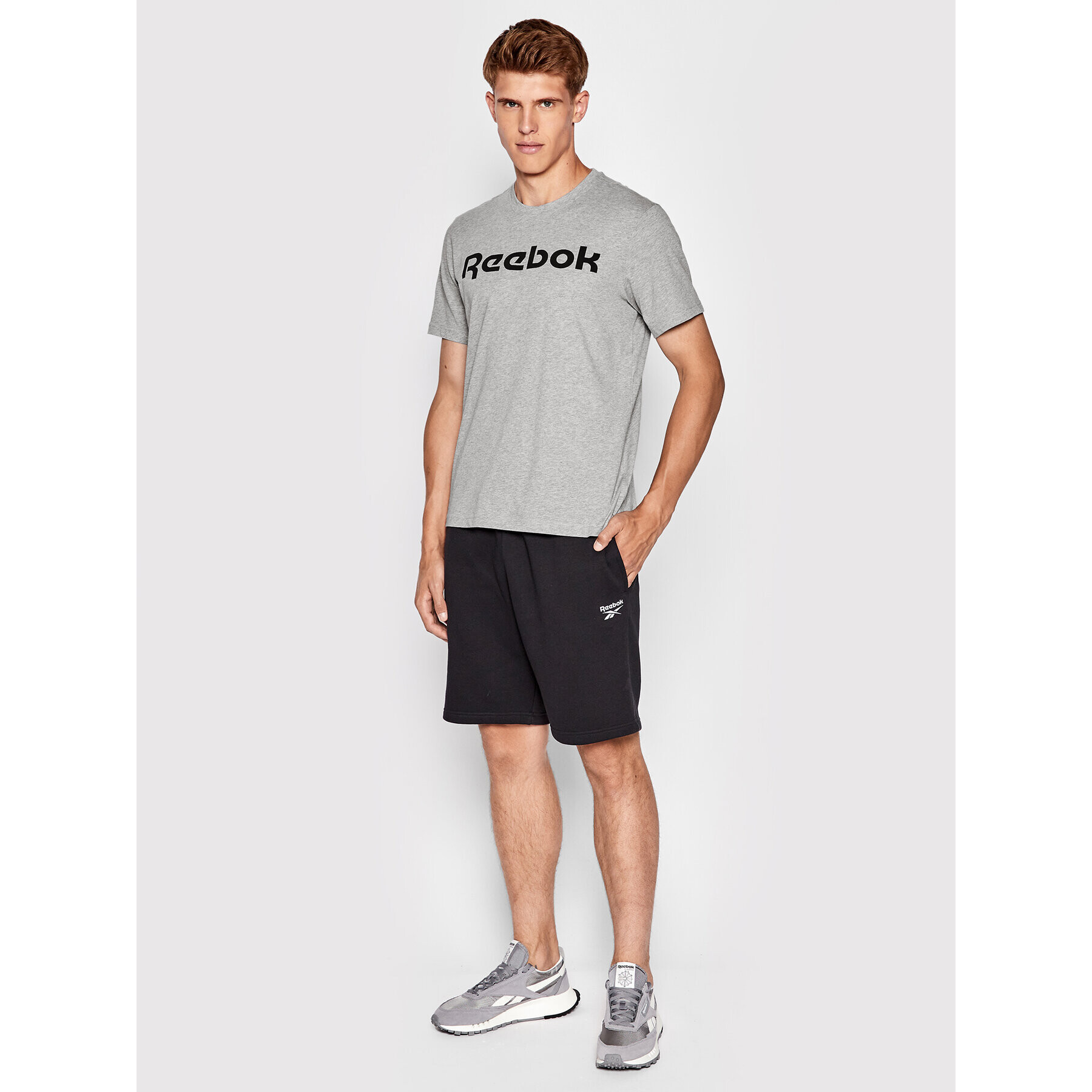 Reebok T-Shirt Graphic Series Linear Logo FP9162 Šedá Slim Fit - Pepit.cz