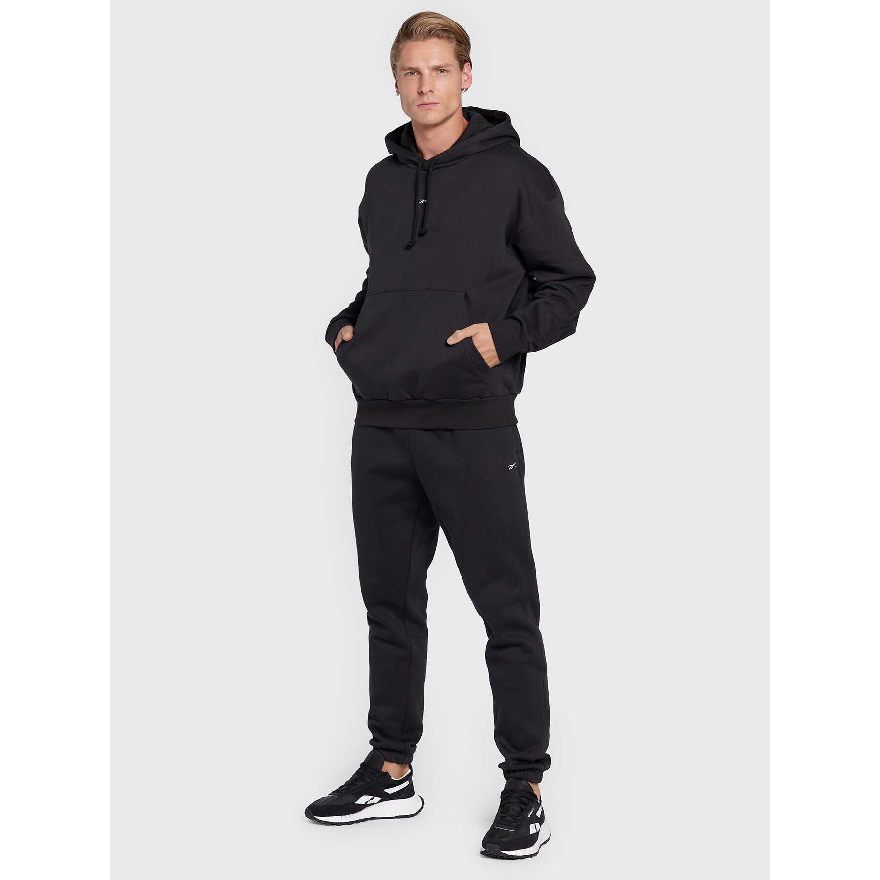 Reebok Teplákové kalhoty Wardrobe Essentials HM3118 Černá Loose Fit - Pepit.cz