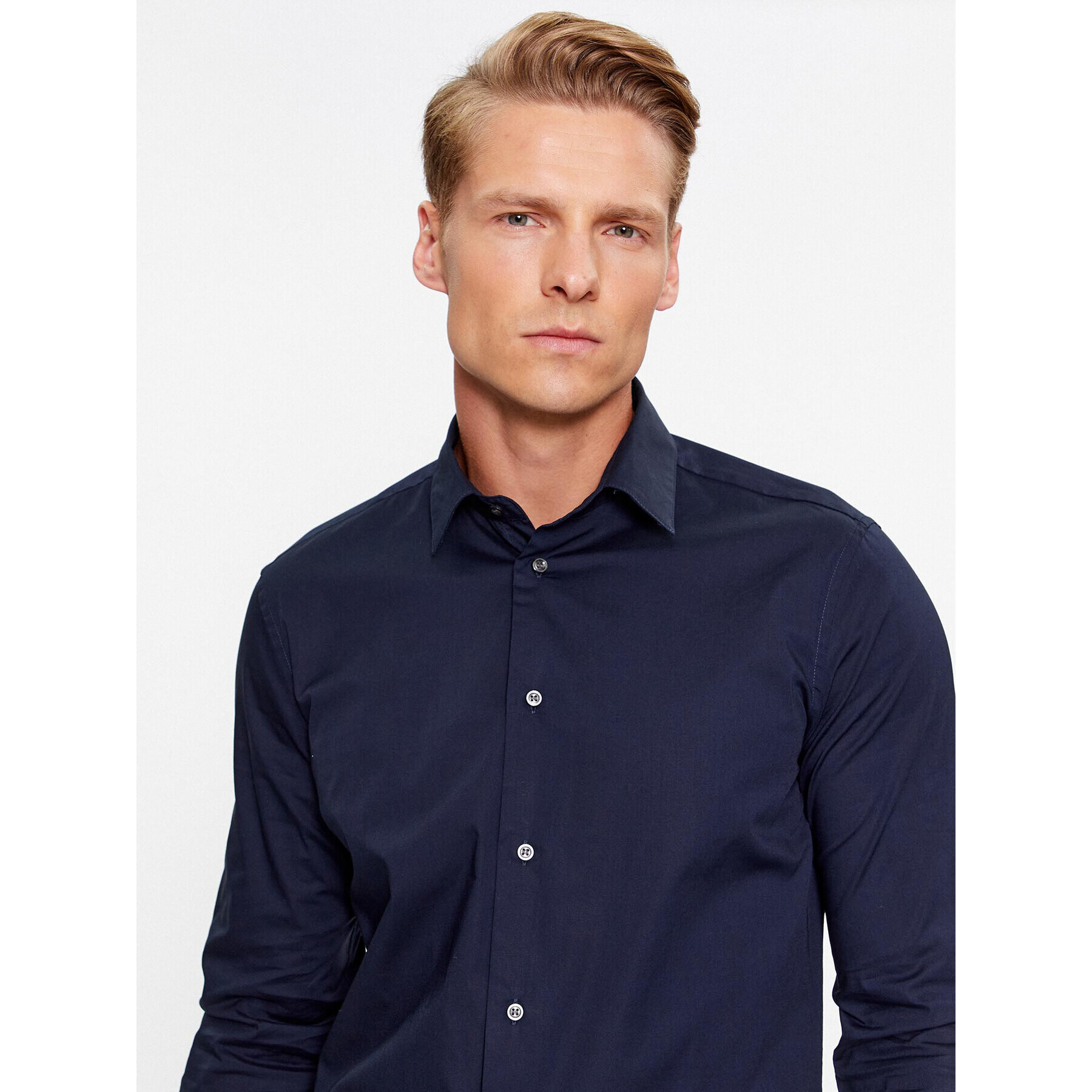 Sisley Košile 5CNX5QL19 Tmavomodrá Slim Fit - Pepit.cz