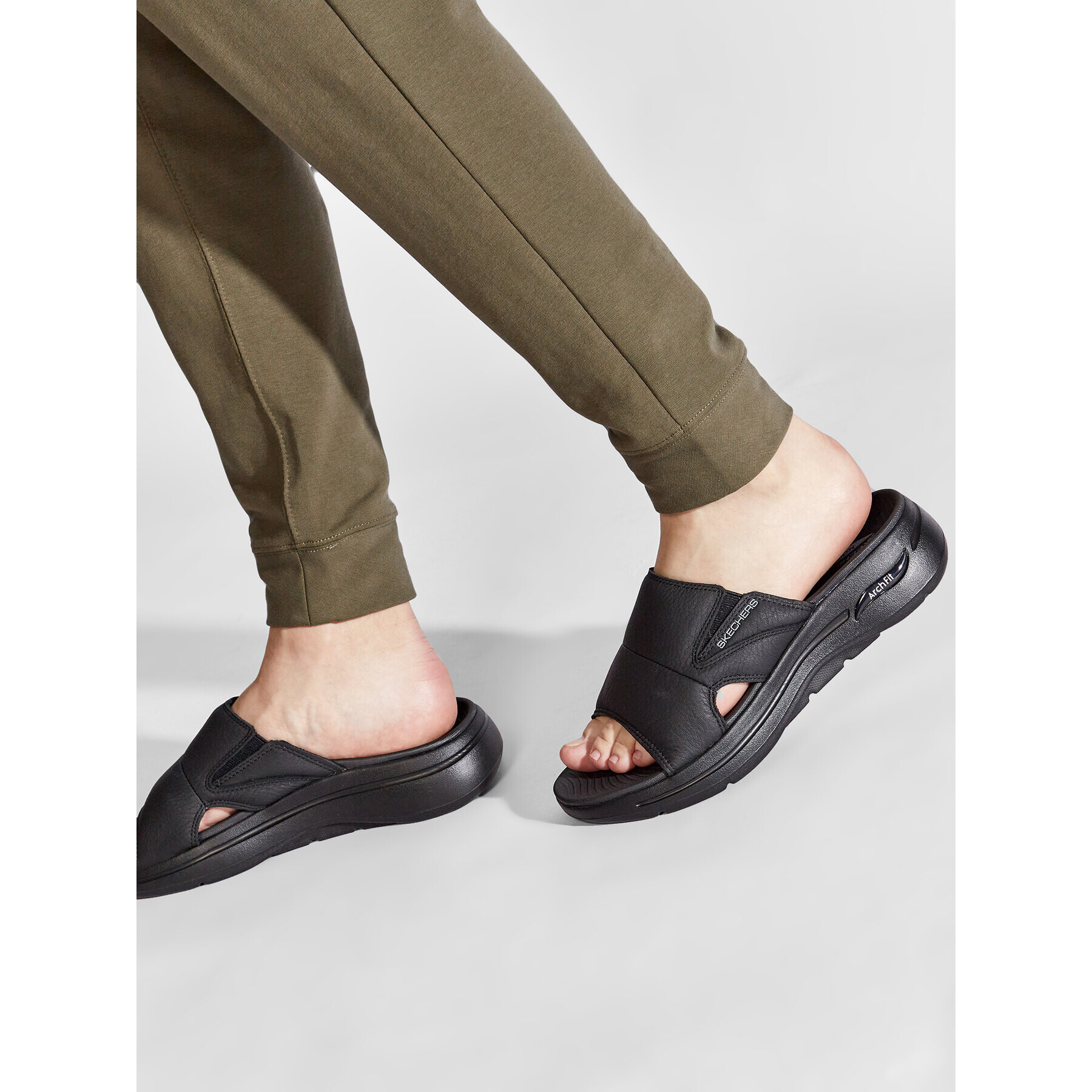 Skechers Nazouváky Go Walk Arch Fit Sandal 229023/BBK Černá - Pepit.cz