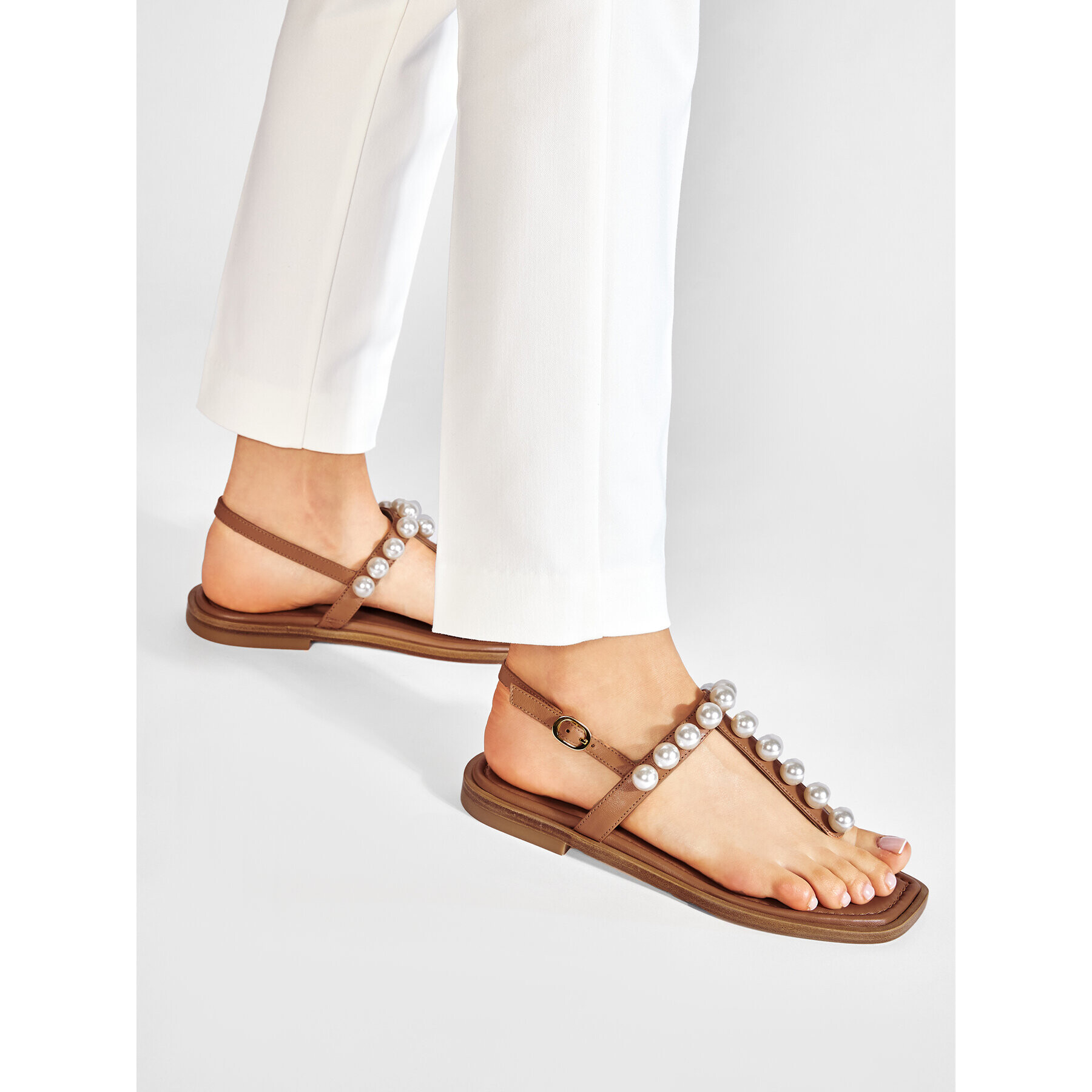 Stuart Weitzman Sandály Goldie T-Strap Sandal S4576 Hnědá - Pepit.cz