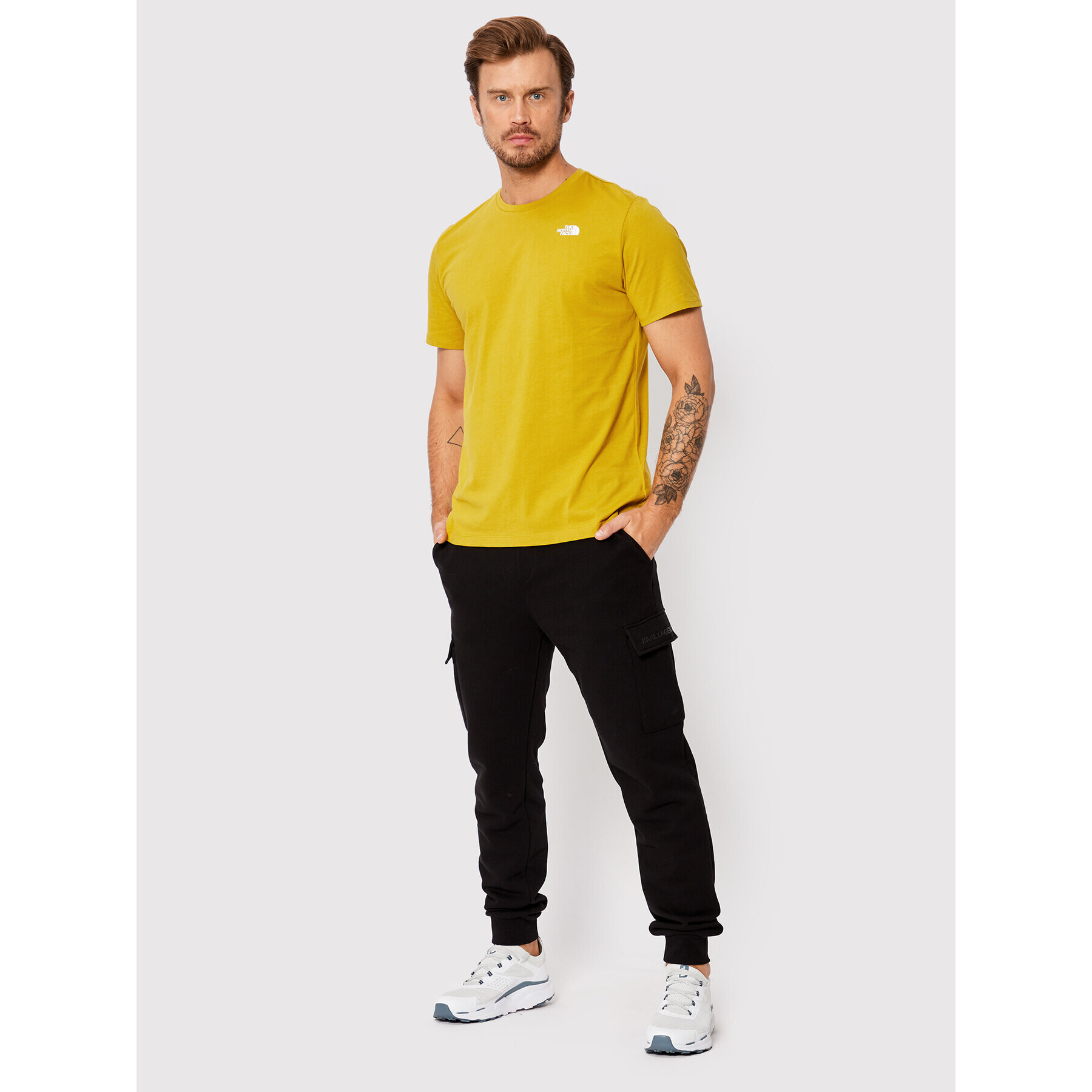 The North Face T-Shirt Foundation Left Cheest Logo NF0A55AX Žlutá Regular Fit - Pepit.cz