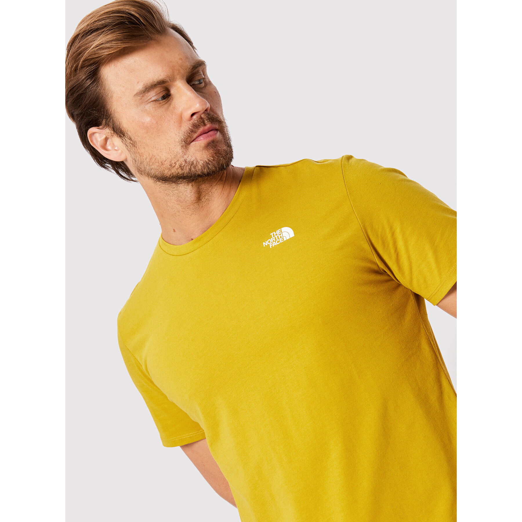 The North Face T-Shirt Foundation Left Cheest Logo NF0A55AX Žlutá Regular Fit - Pepit.cz