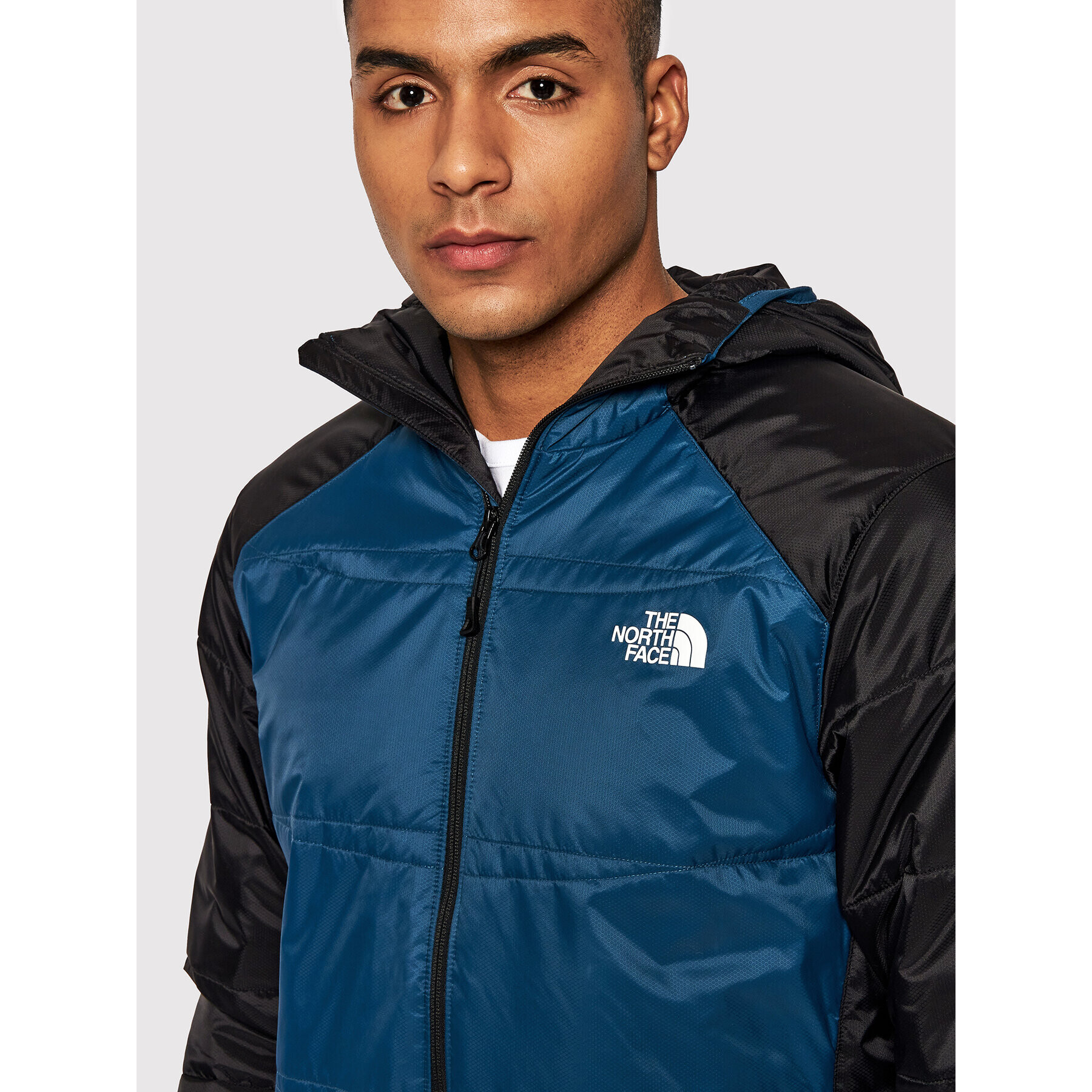 The North Face Vatovaná bunda Quest NF0A5IBR Tmavomodrá Regular Fit - Pepit.cz