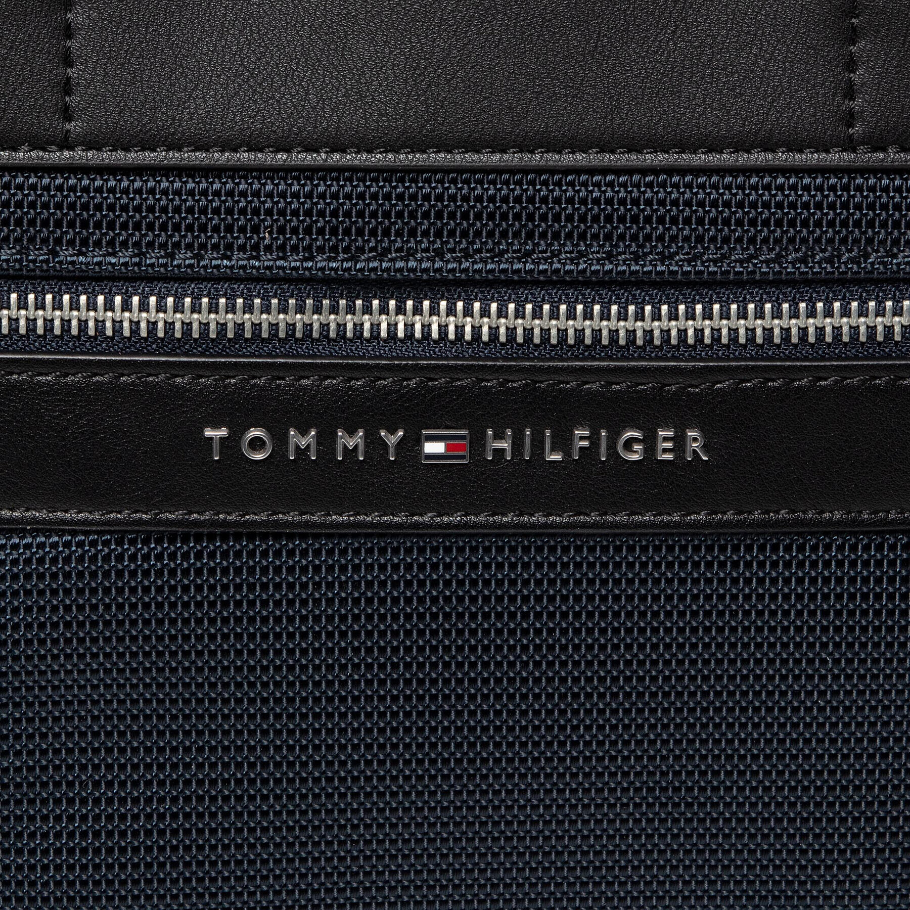 Tommy Hilfiger Brašna na notebook Elevated Nylon Computer Bag AM0AM05814 Tmavomodrá - Pepit.cz