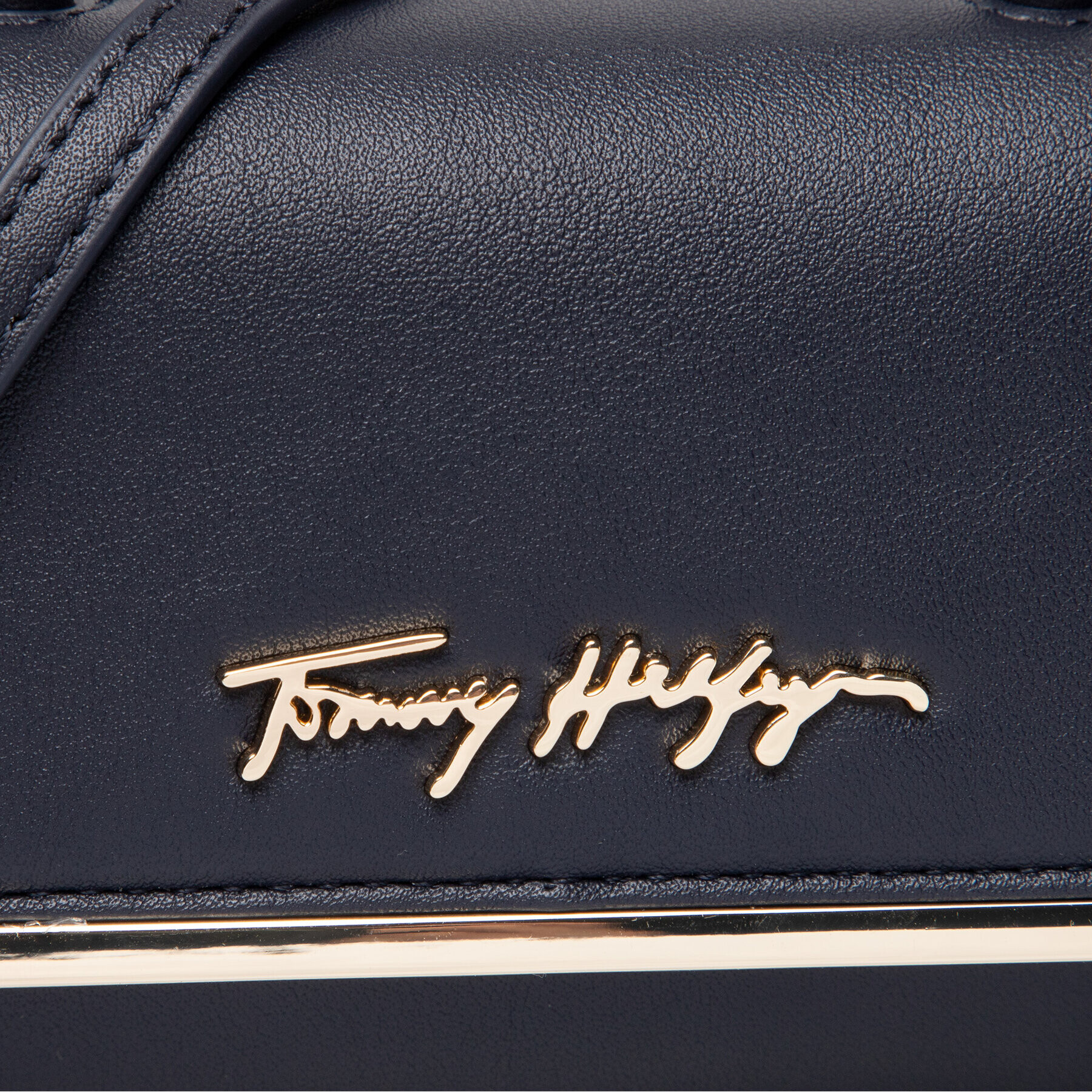 Tommy Hilfiger Kabelka Modern Mini Bar Bag AW0AW11090 Tmavomodrá - Pepit.cz